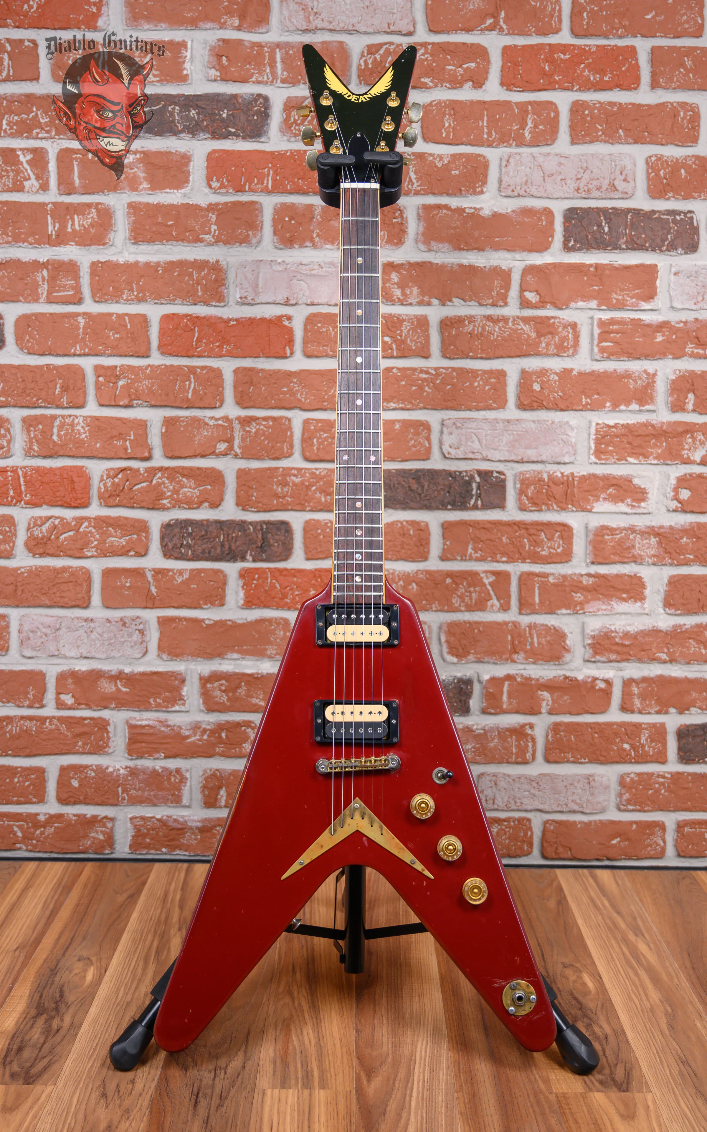 Dean V Cherry 1981 w/Hard Shell Case