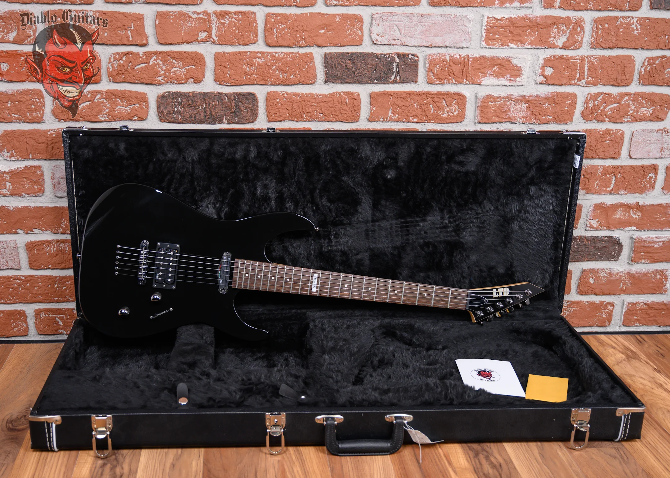 ESP LTD M-15 Gloss Black 2010 w/Hardshell Case