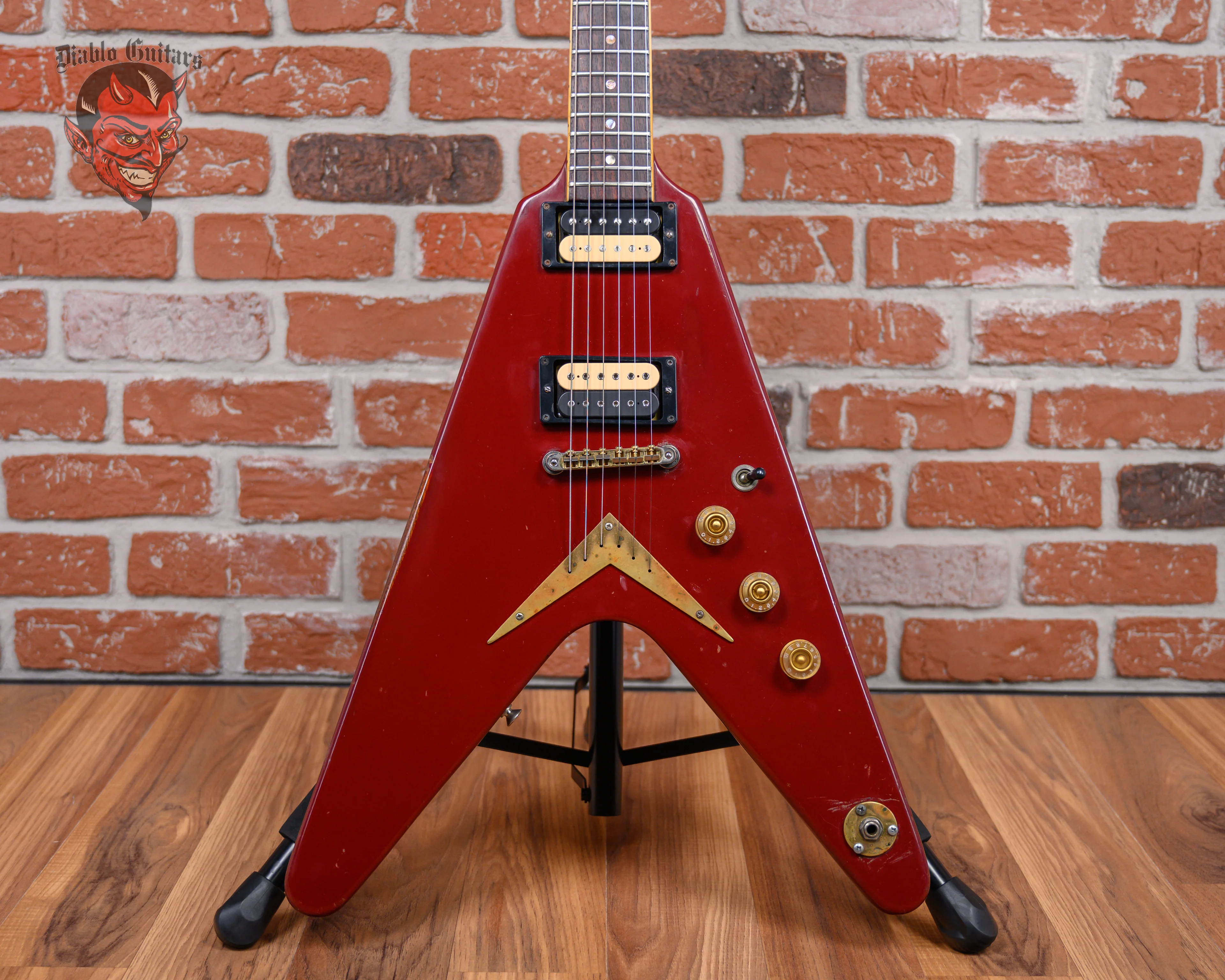 Dean V Cherry 1981 w/Hard Shell Case