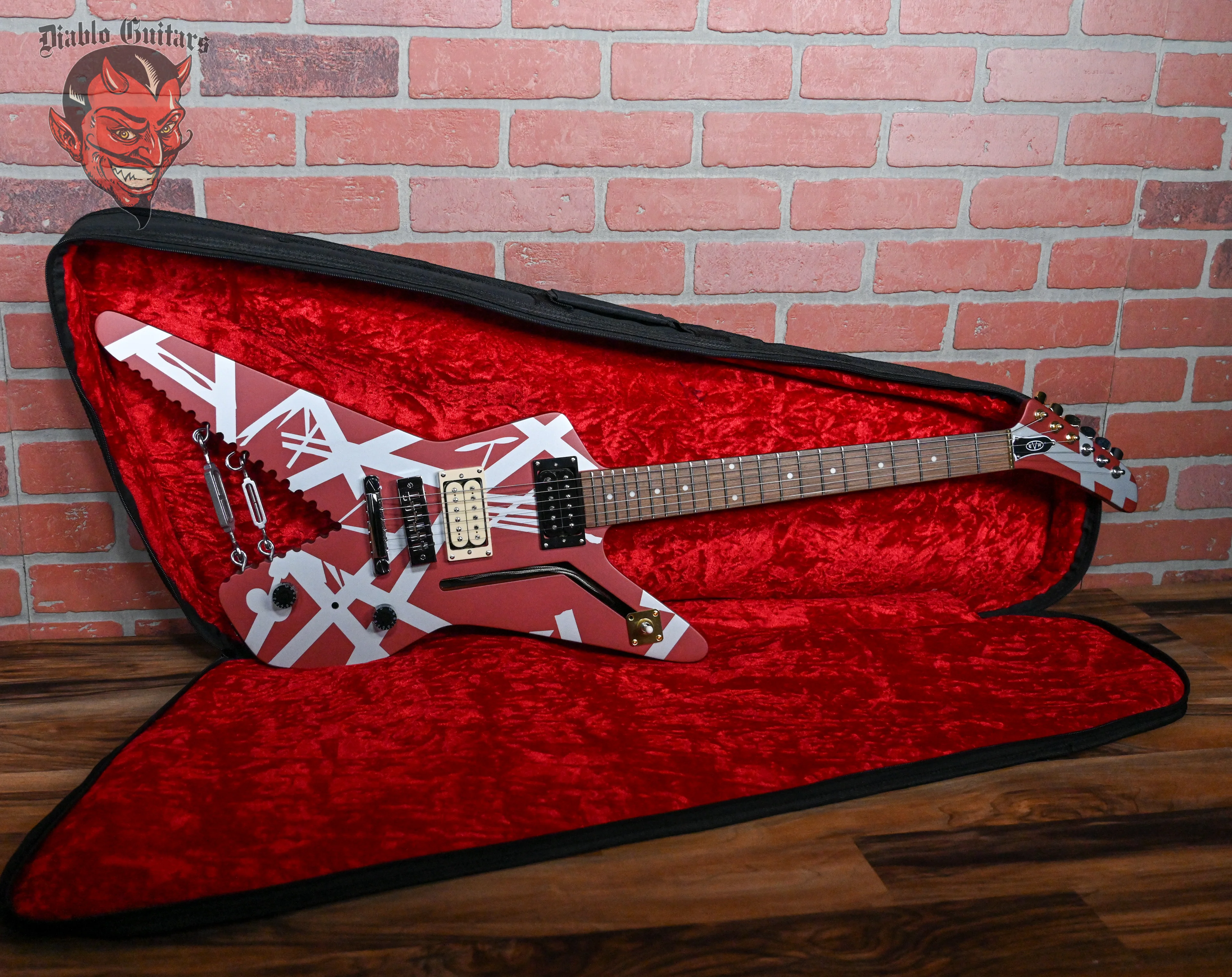 EVH Striped Series Shark Burgundy/Silver Stripes 2024 w/Original Gigbag