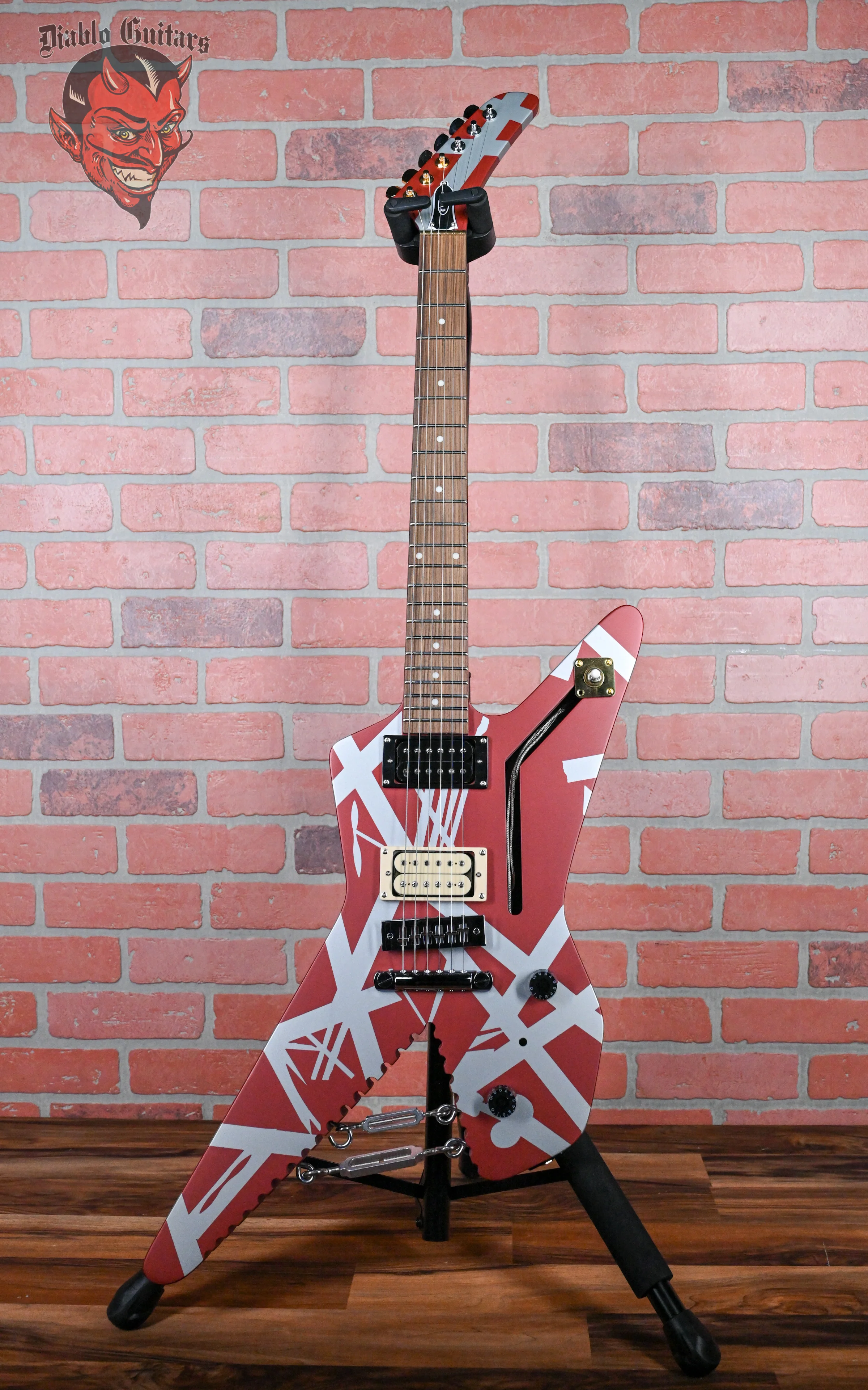 EVH Striped Series Shark Burgundy/Silver Stripes 2024 w/Original Gigbag