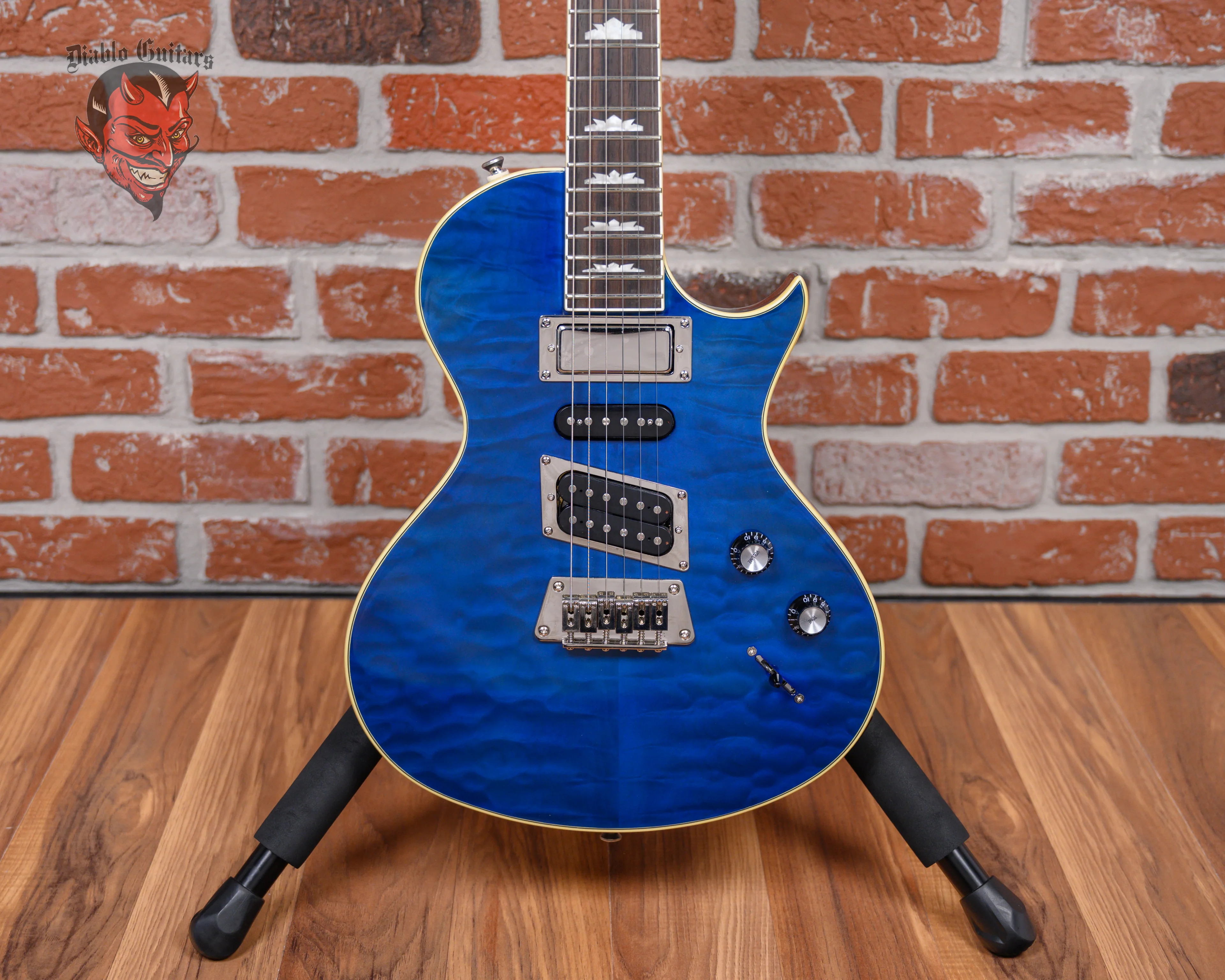 Epiphone Nighthawk Custom Quilted Maple Top Transparent Blue 2015 w/Hard Shell Case