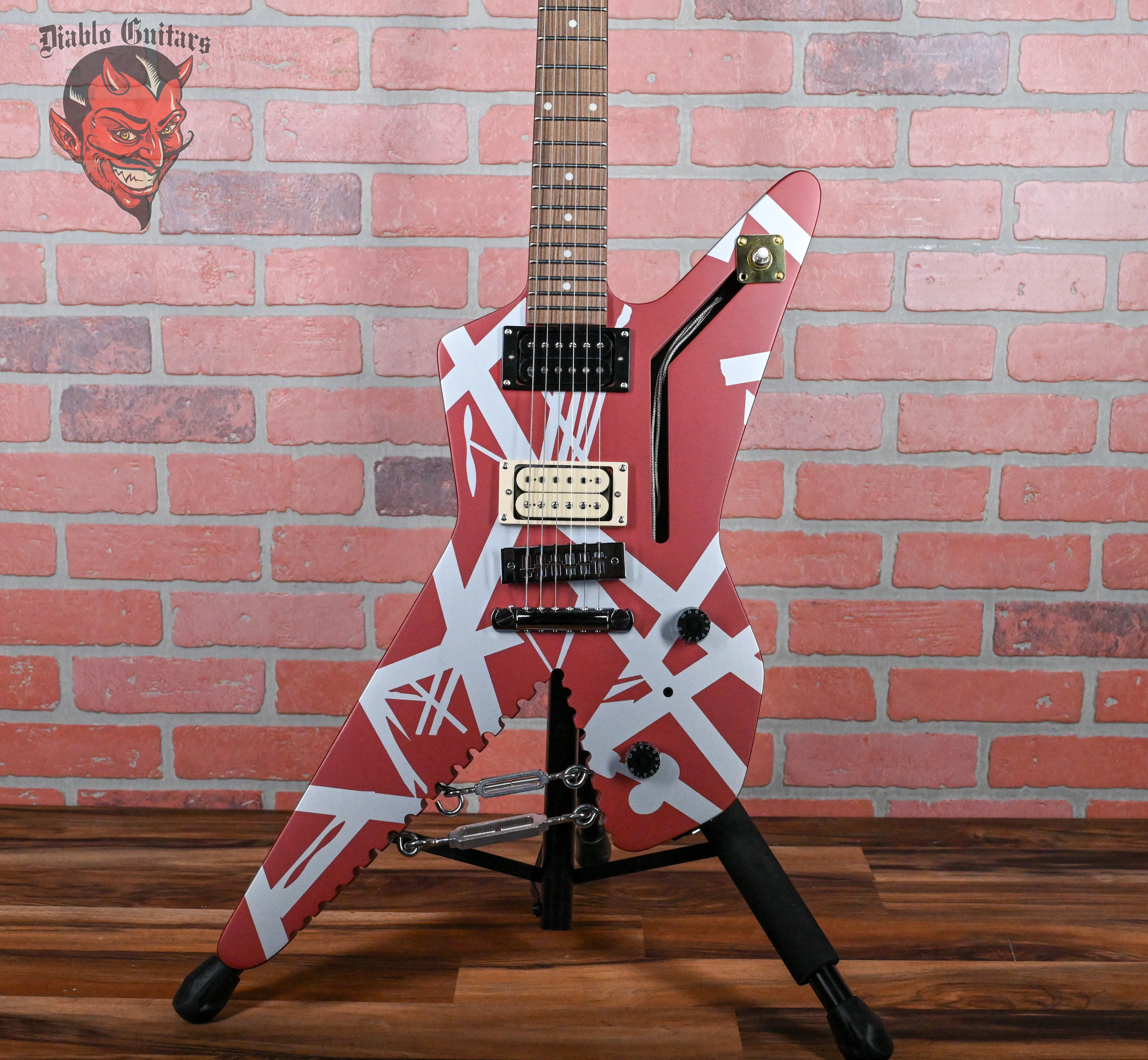 EVH Striped Series Shark Burgundy/Silver Stripes 2024 w/Original Gigbag