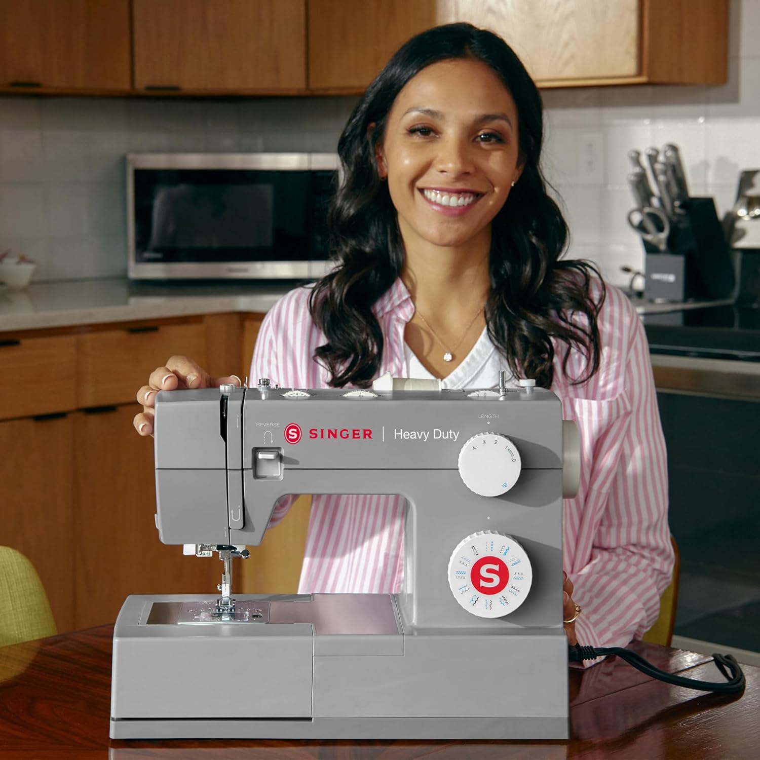 SINGER Heavy Duty 4423 High Speed Sewing Machine with Accessory Kit | Strong Motor With Enhanced Piercing Power, 97 Stitch Applications, Full Metal frame, 1-step Buttonhole & LED Light