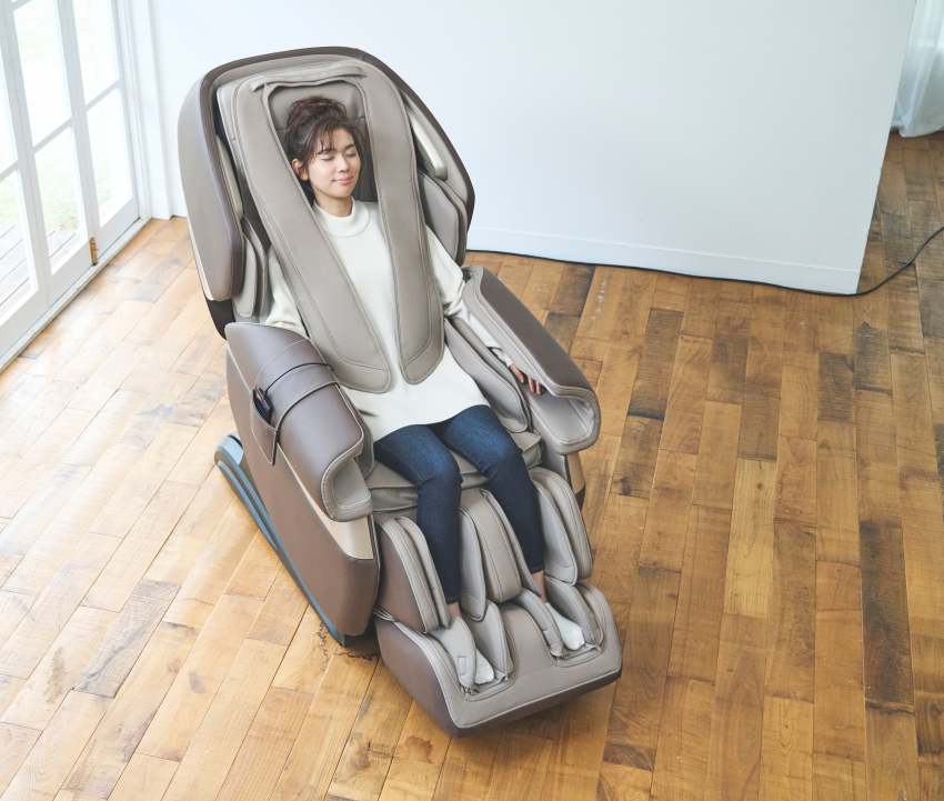 Fujiiryoki Calm Plus Flex Frame SL Track Massage Chair w/ Touchscreen Remote