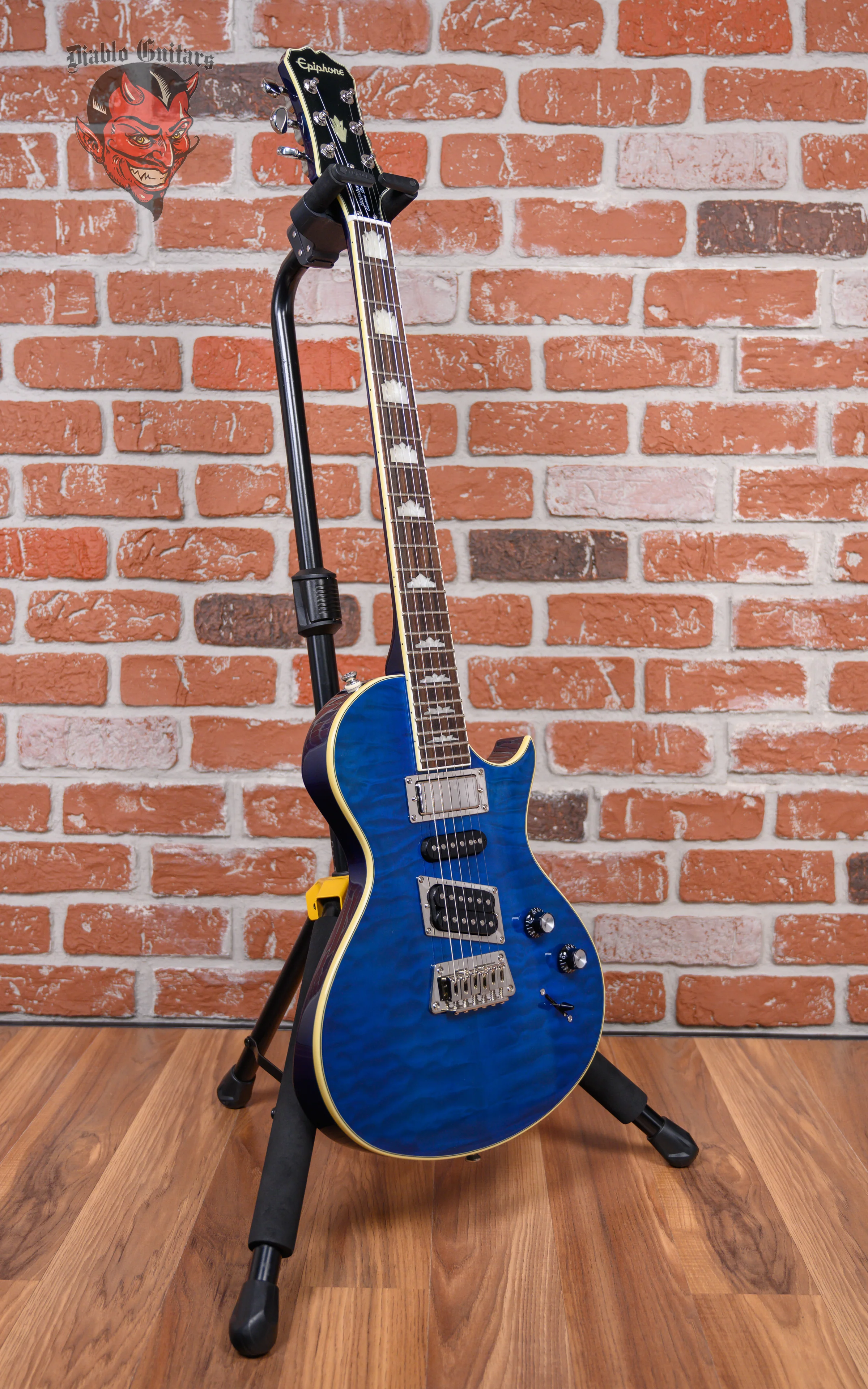 Epiphone Nighthawk Custom Quilted Maple Top Transparent Blue 2015 w/Hard Shell Case