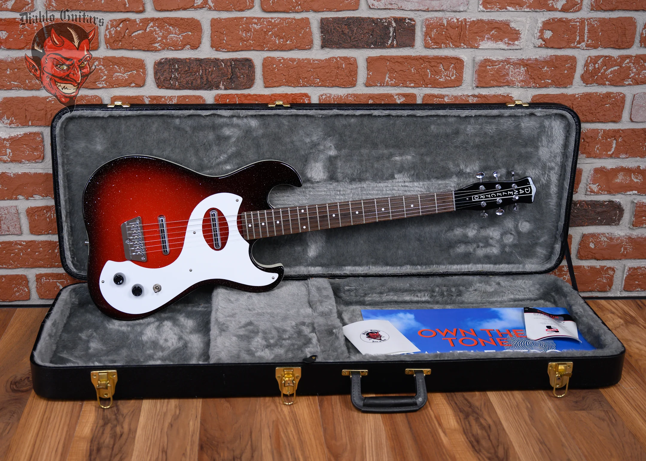 Danelectro Dano '63 Reissue Red Sparkle Burst 2014 w/Hardshell Case