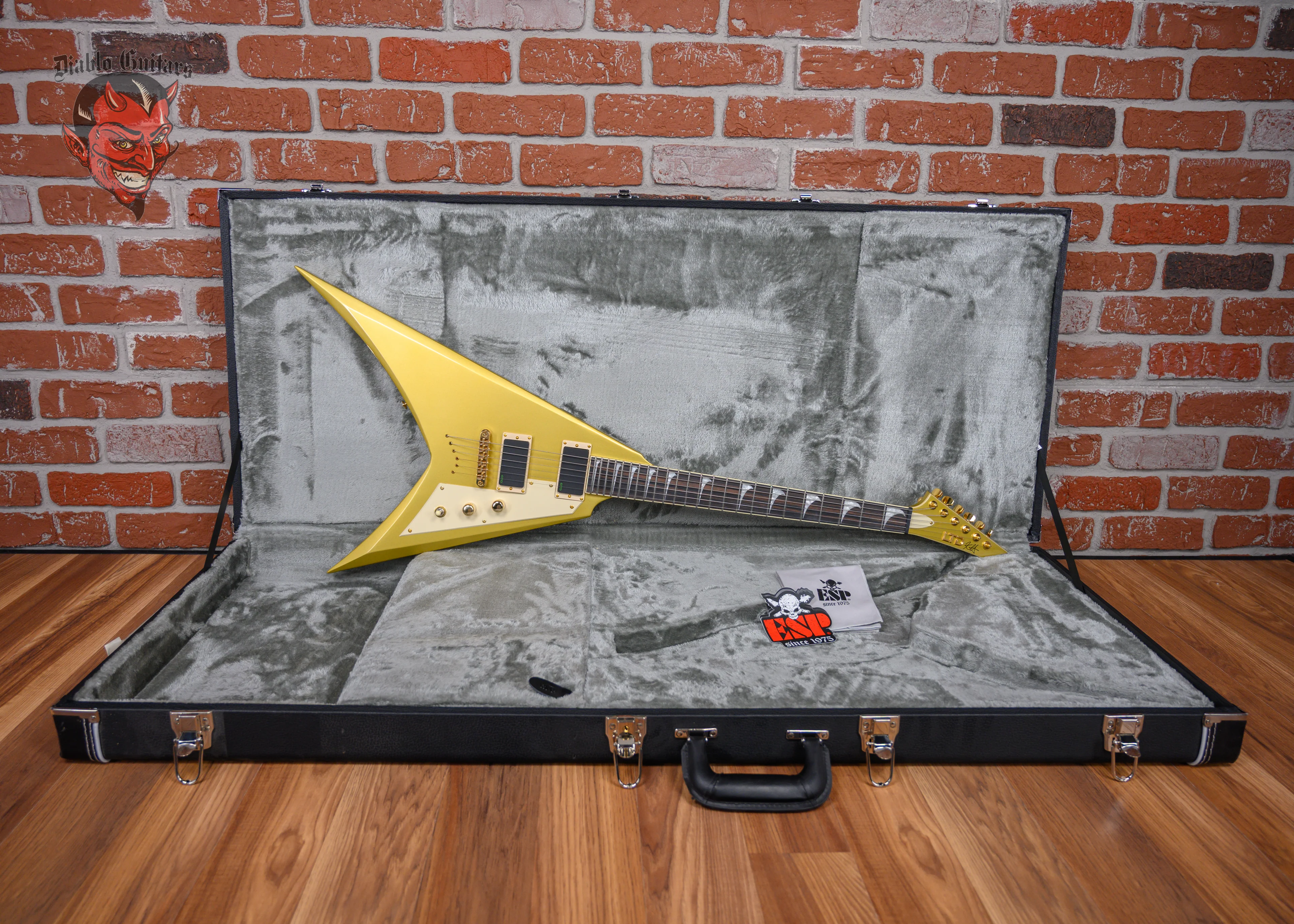 ESP LTD KH-V Kirk Hammett Signature Guitar Metallic Gold 2023 w/OHSC (B-Stock)