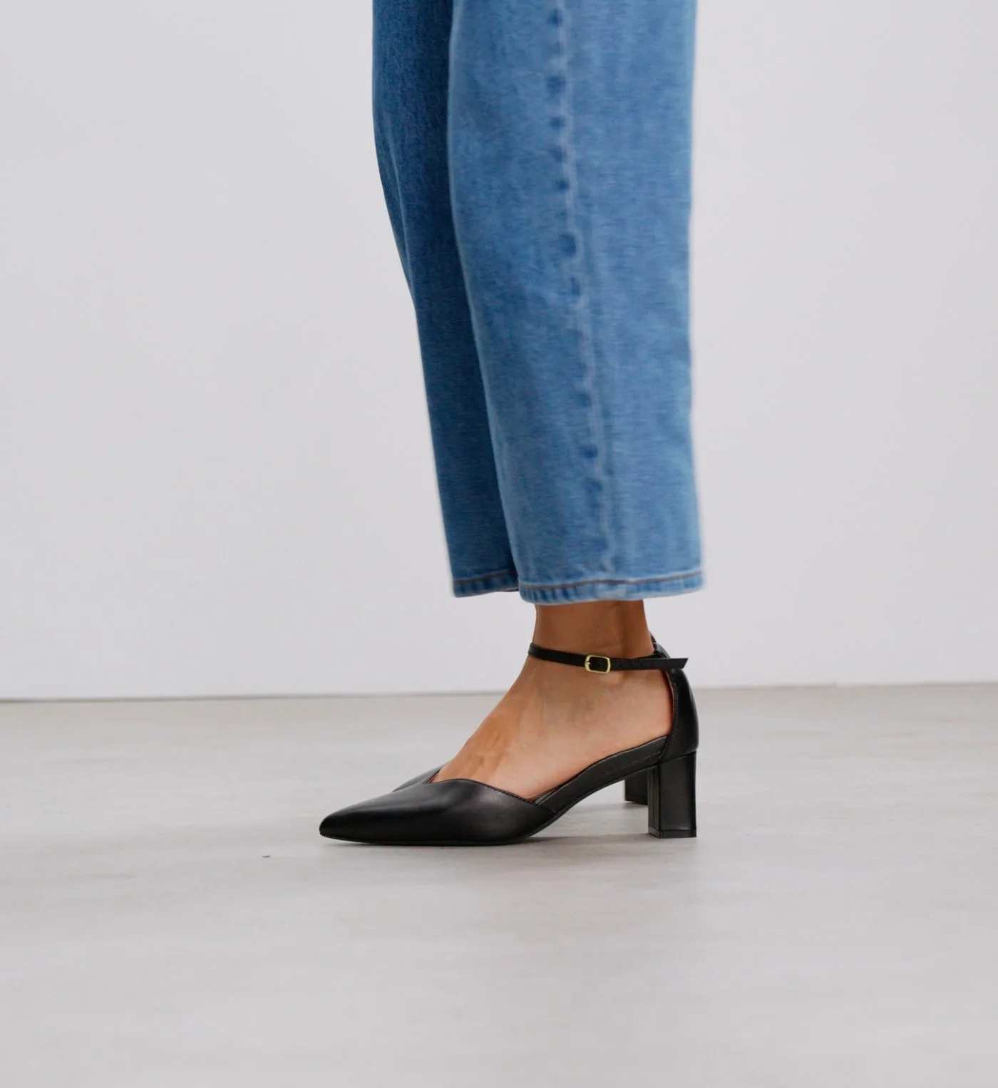 Buteo Black Leather Low Heels