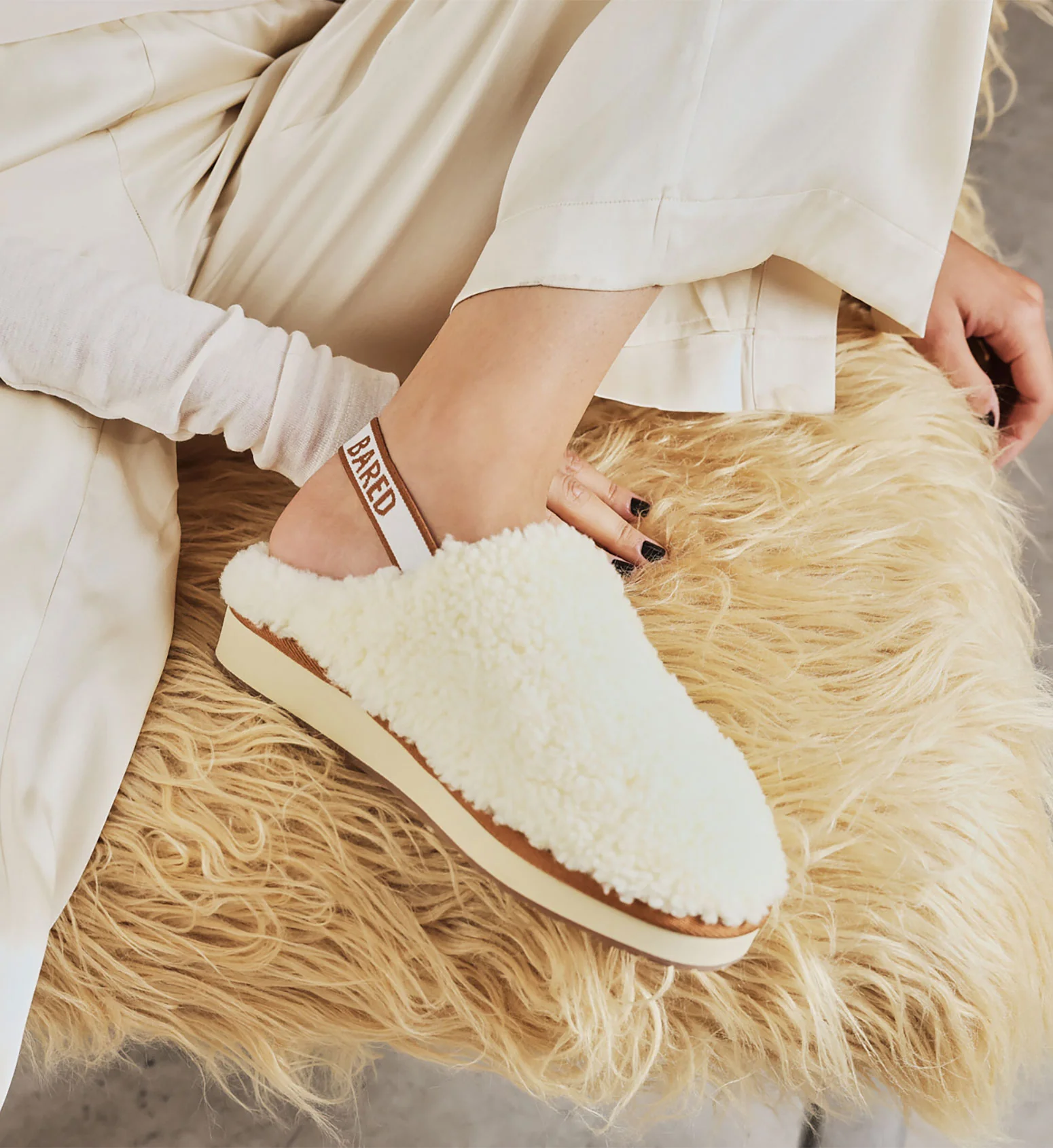 Snuggling Oatmilk Sheepskin Slippers