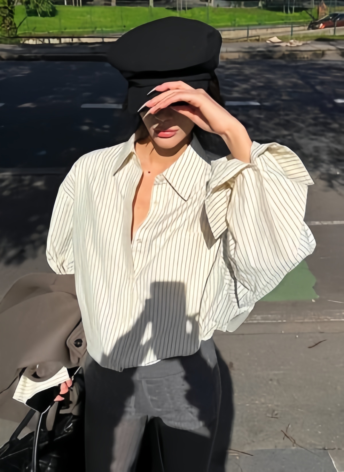 Loose silhouette striped shirt