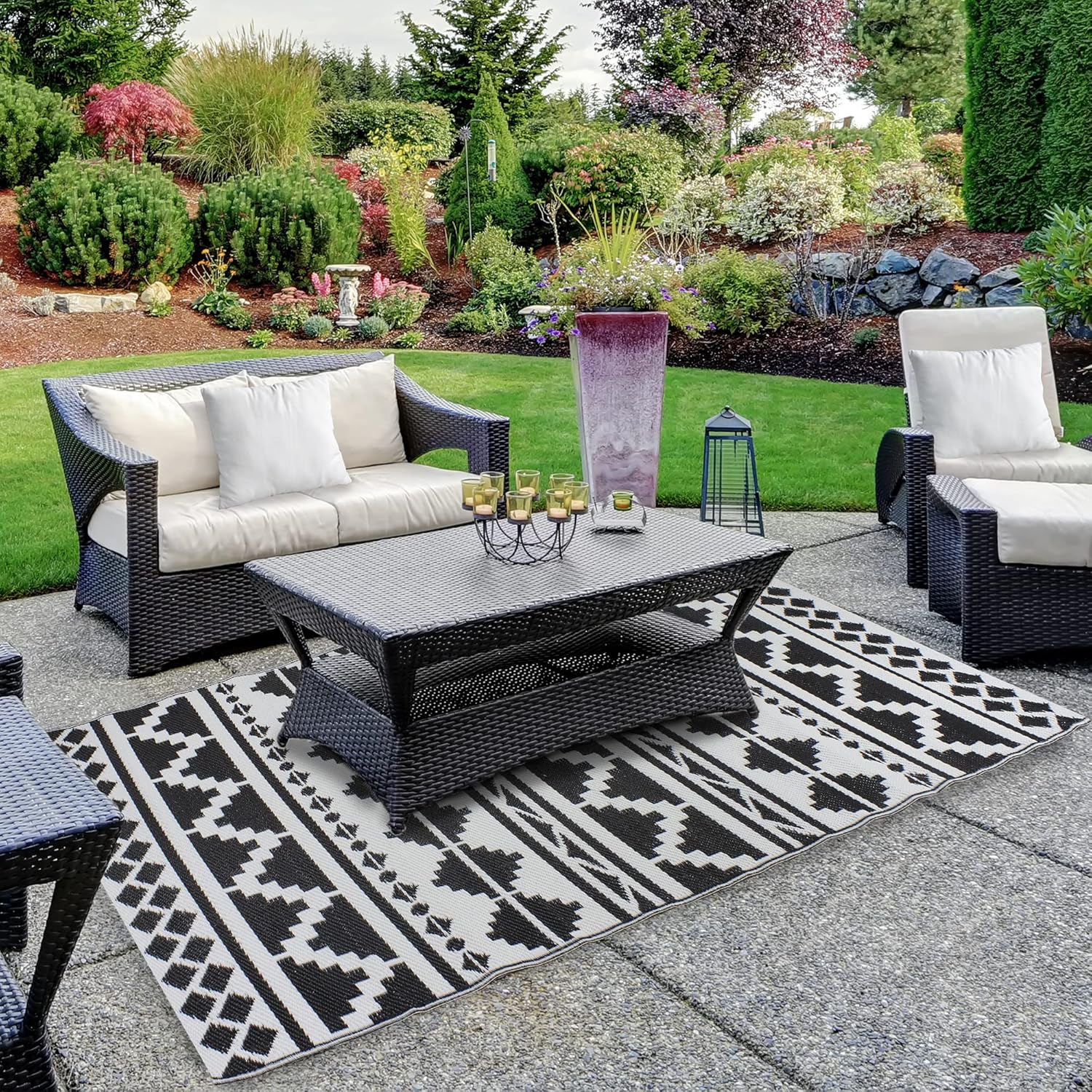 Northlight 4' x 6' Black and White Aztec Design Rectangular Outdoor Area Rug