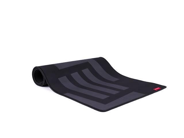 Maingear Assist XL Cloth Gaming Mouse Pad - Desk Mat (Black u0026 White)
