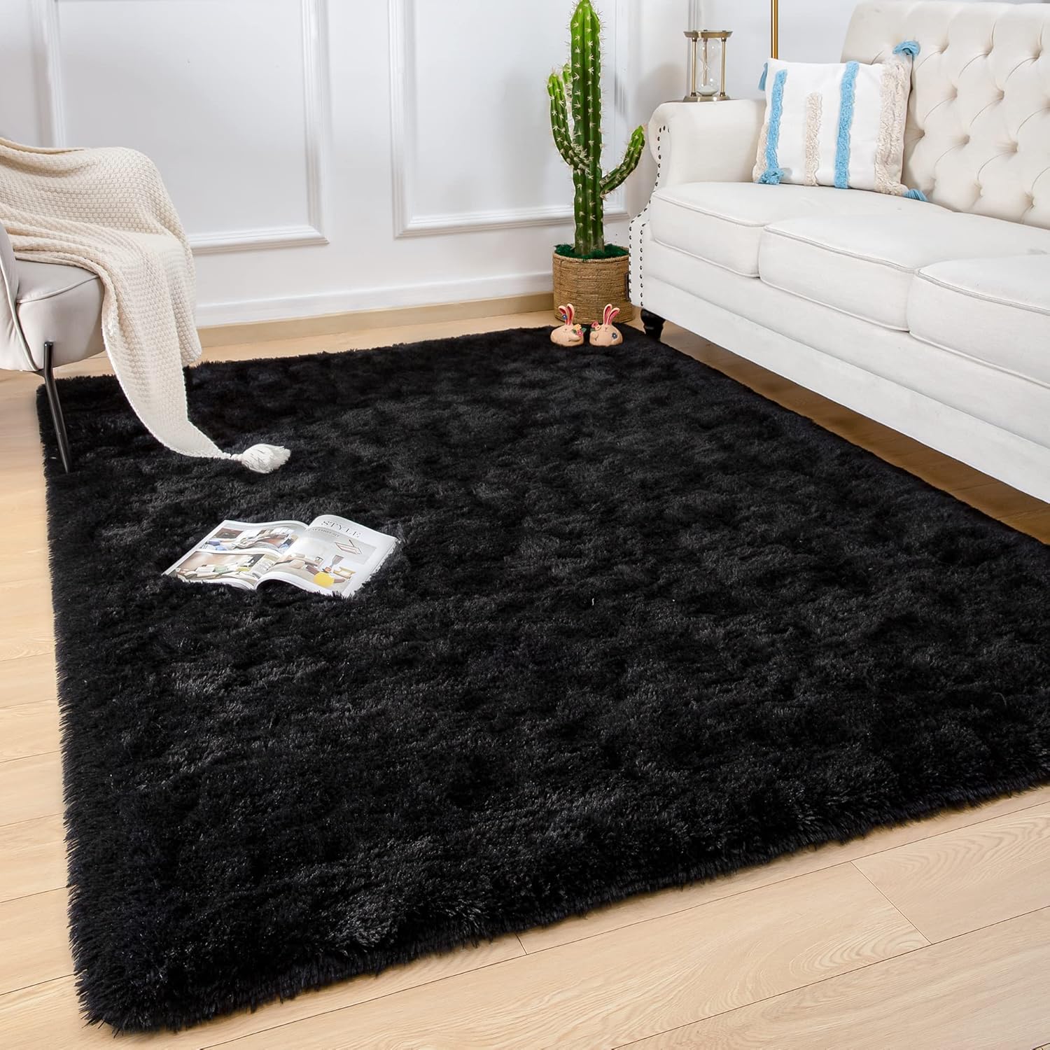 Quenlife Soft Bedroom Rug, Plush Shaggy Carpet Rug for Living Room, Fluffy Area Rug for Kids Grils Room Nursery Home Decor Fuzzy Rugs with Anti-Slip Bottom, 4 x 6ft, Black