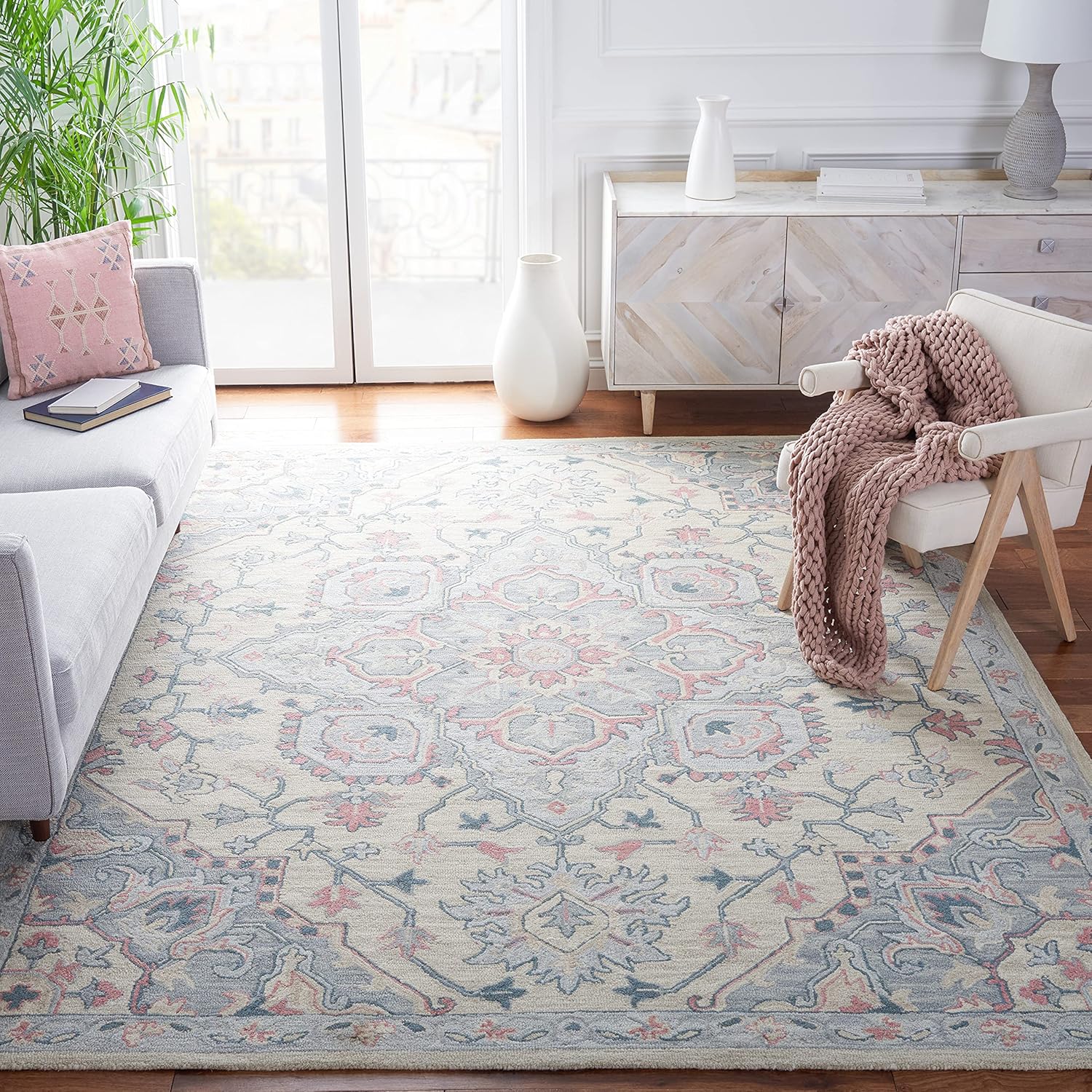 Safavieh Heritage Collection HG922Q Handmade Traditional Oriental Premium Wool Area Rug, 9' x 12', Red / Black