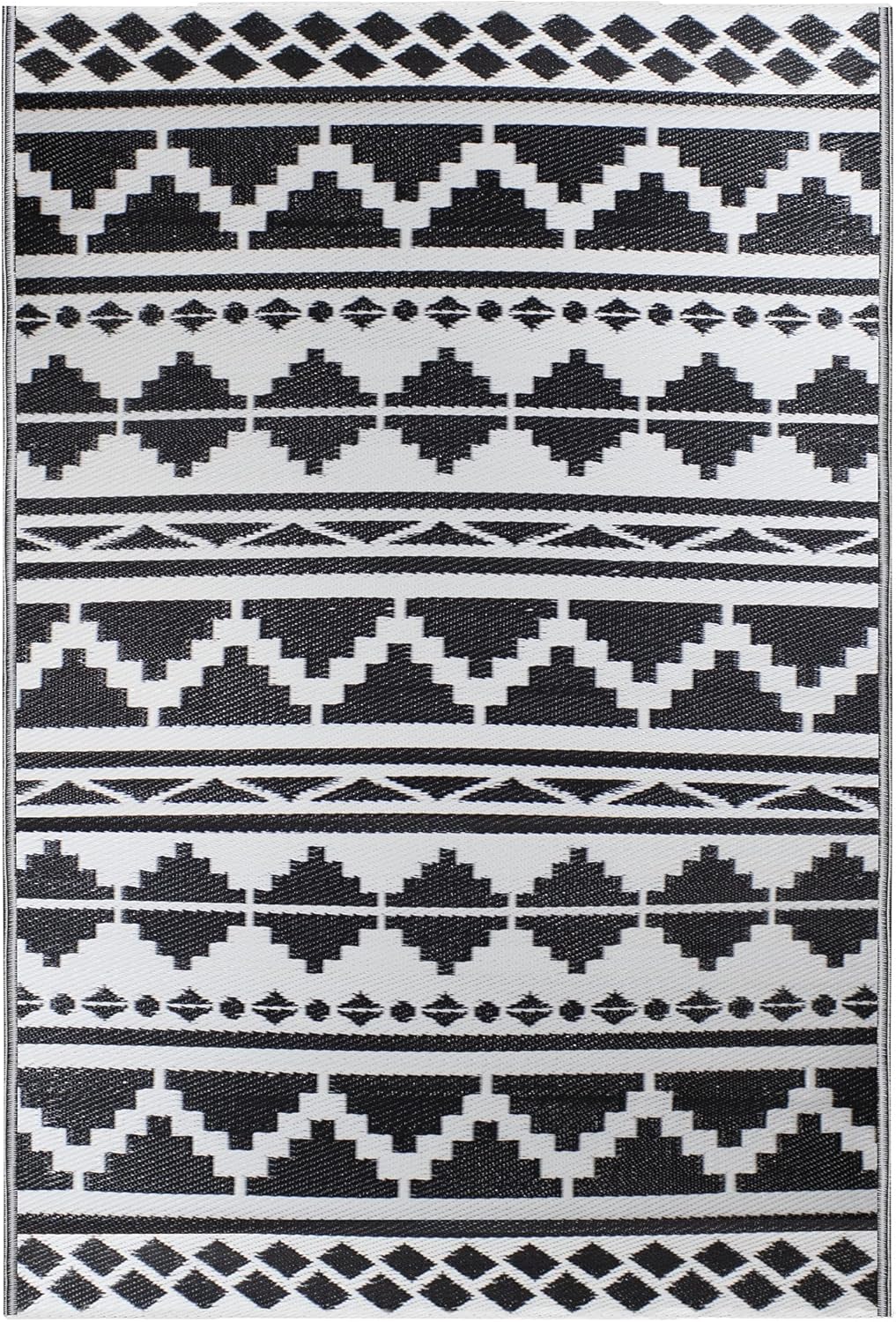 Northlight 4' x 6' Black and White Aztec Design Rectangular Outdoor Area Rug