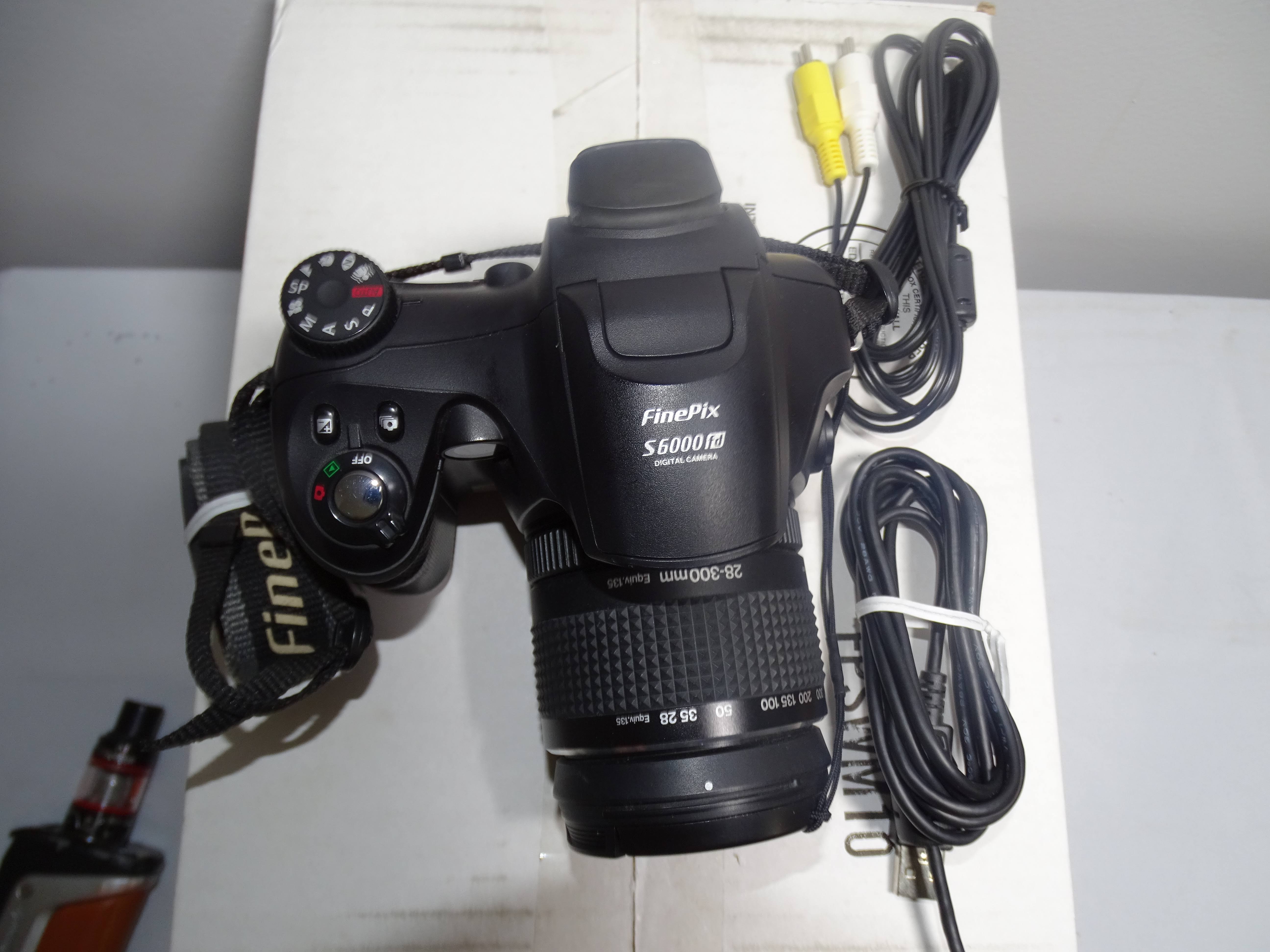 Fujifilm FinePix S6000fd 6.3 MP Compact Digital Camera