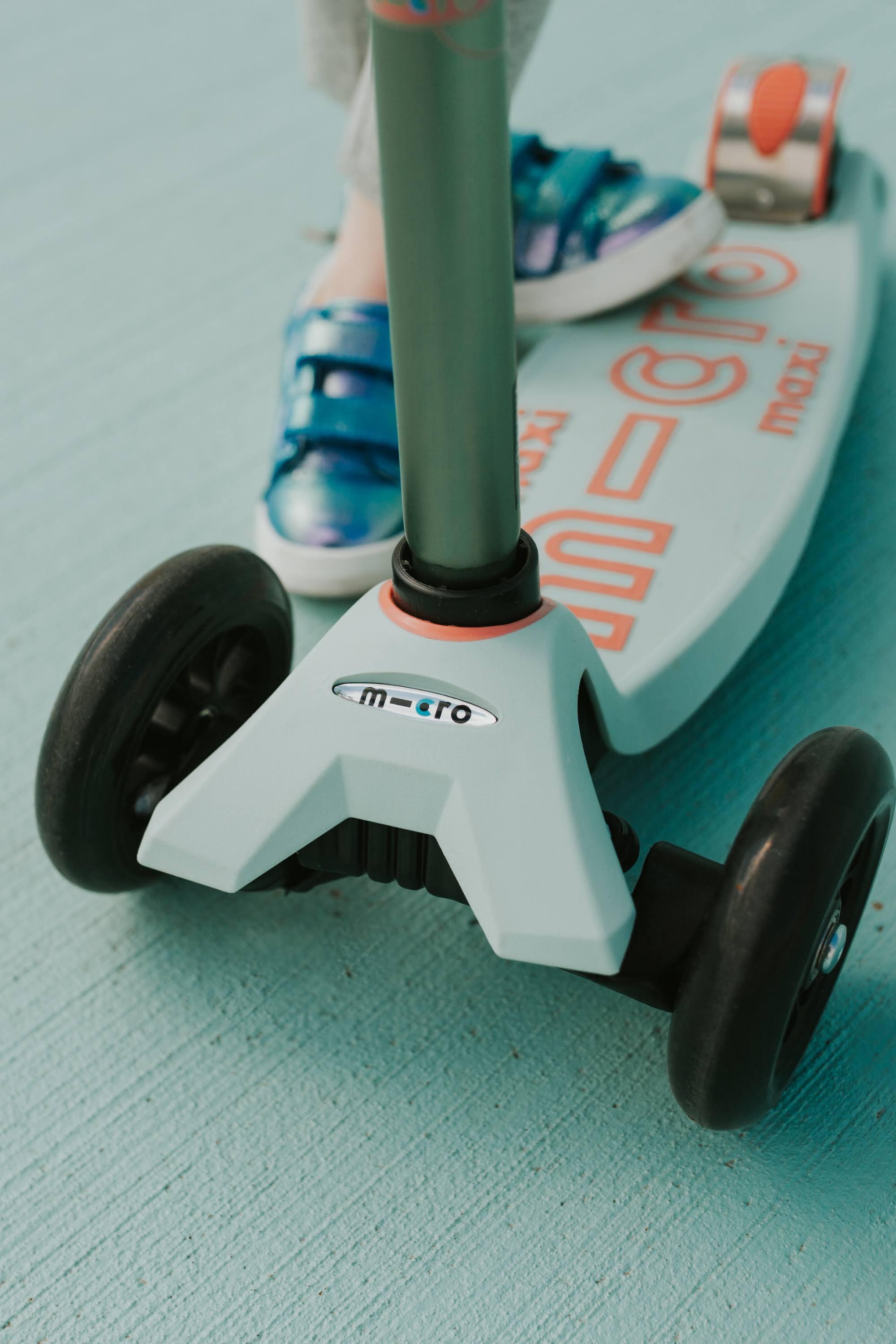 Micro Maxi Deluxe Scooter | Black