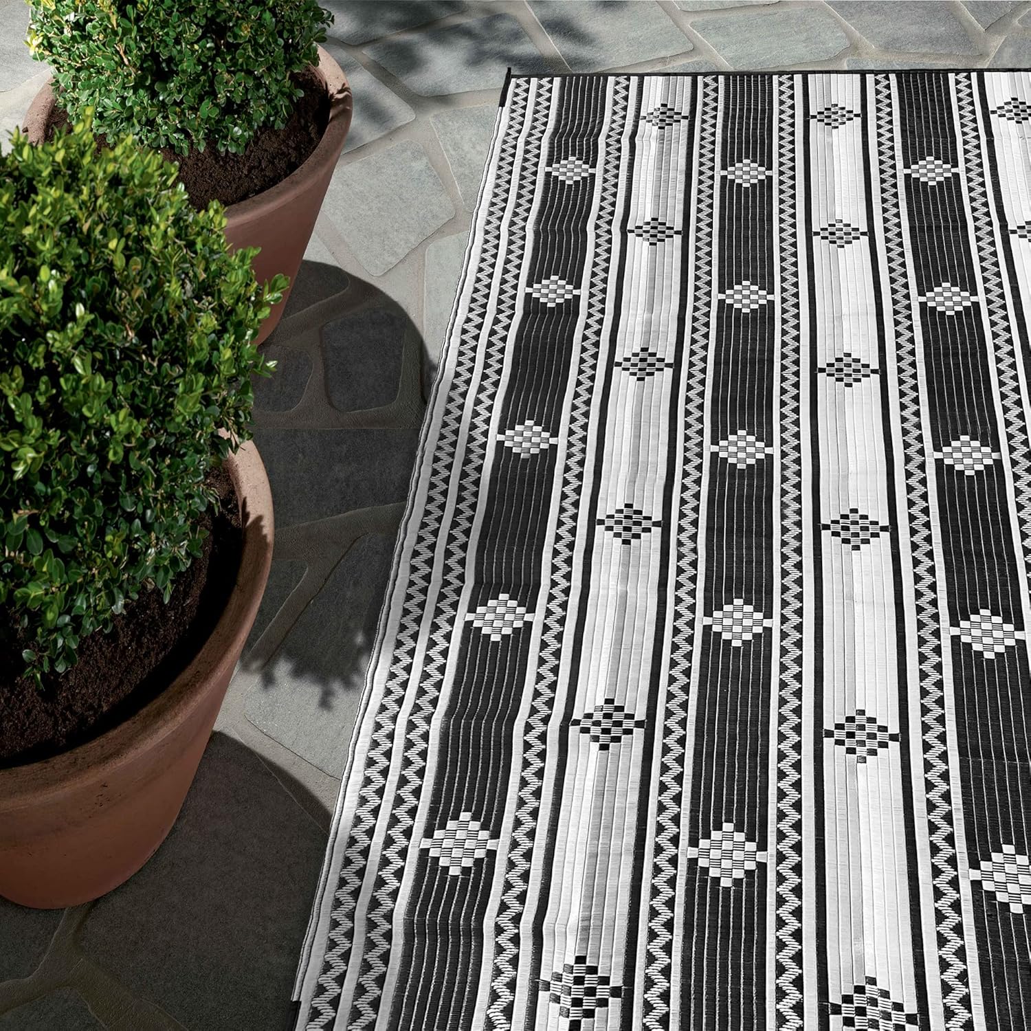 Reversible Waterproof Outdoor Rug for Patio Decor &ndash; 6&rsquo; x 9&rsquo; Blue & White &ndash; Polypropylene Straw Mat for Camping, RV, Trailer, Indoor, Terrace, Deck, Backyard & Garden &ndash; Large Modern Area by LUOMU RUGS