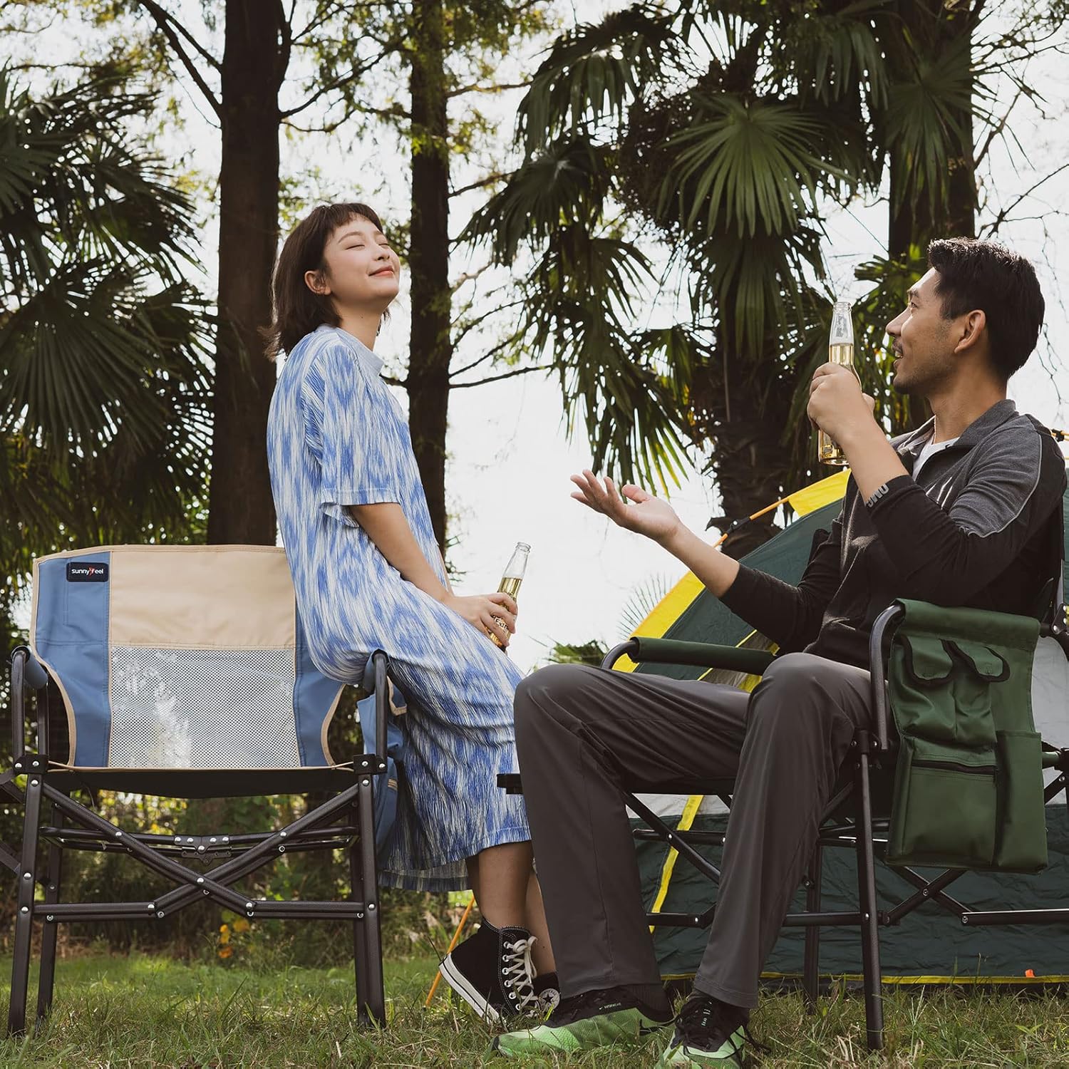 SUNNYFEEL Camping Director Chair, Heavy Duty, Portable Folding Chair with Side Table, Pocket, Handle for Beach/Fishing/Outdoor/Travel/Picnic/Concert, Foldable Table Camp Chairs with Carry Bag (Green)