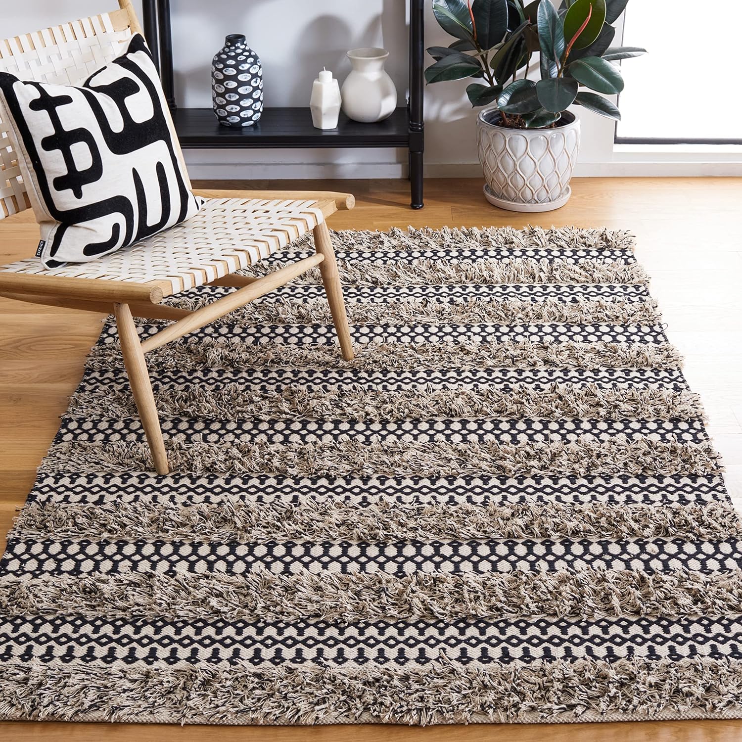 SAFAVIEH Natura Collection NAT927Z Handmade Flatweave Contemporary Moroccan Boho Rustic Tribal Fringe Cotton Living Room Dining Bedroom Area Rug, 8' x 10', Black/Ivory