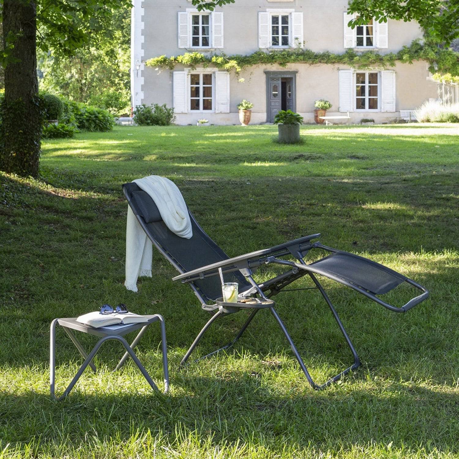 Zero Gravity Recliner - Black Steel Frame - Obsidian Duo Fabric 320600