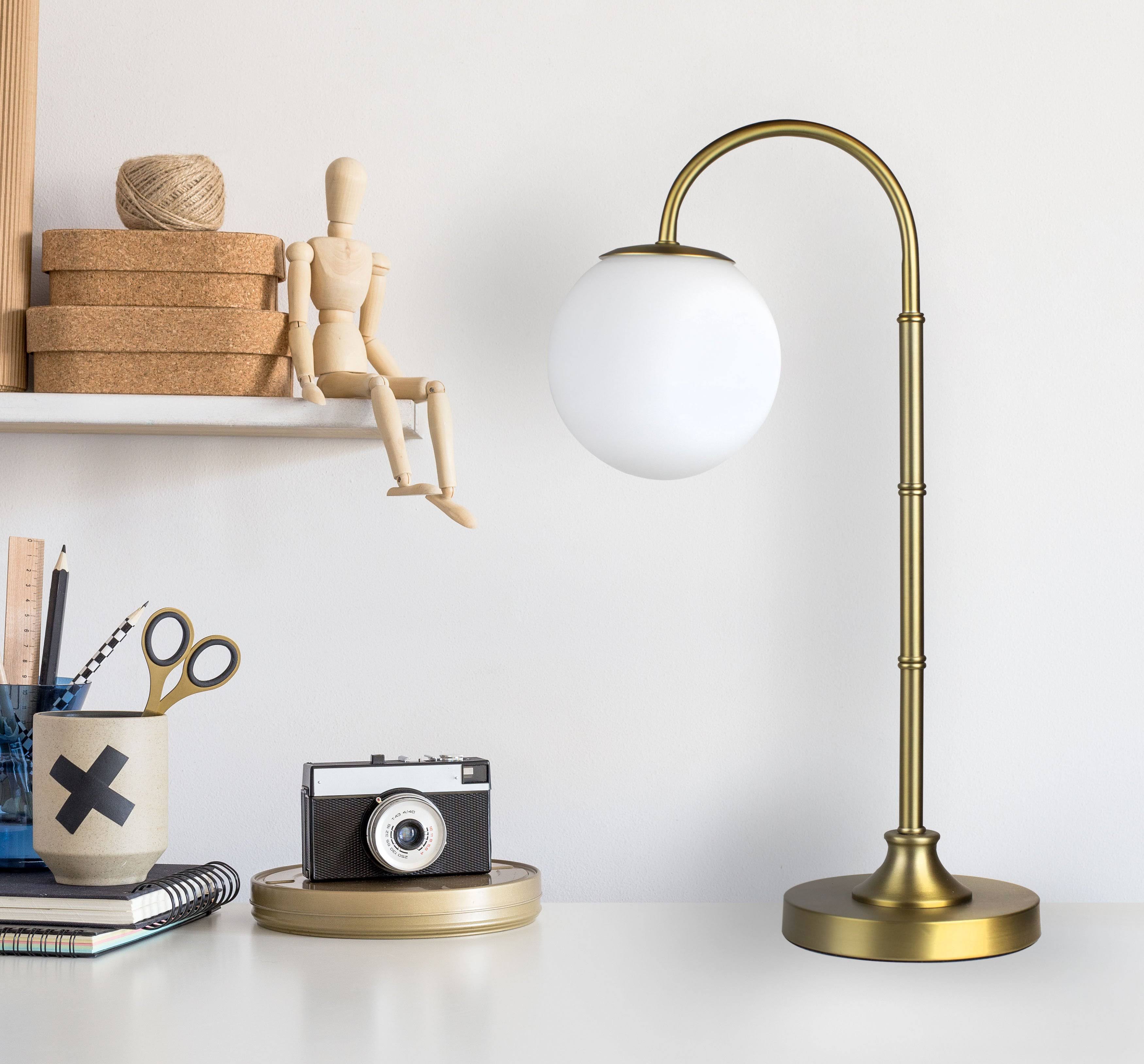 21x22 Accent Table Lamp w/ Globe Shade (Plated Gold)