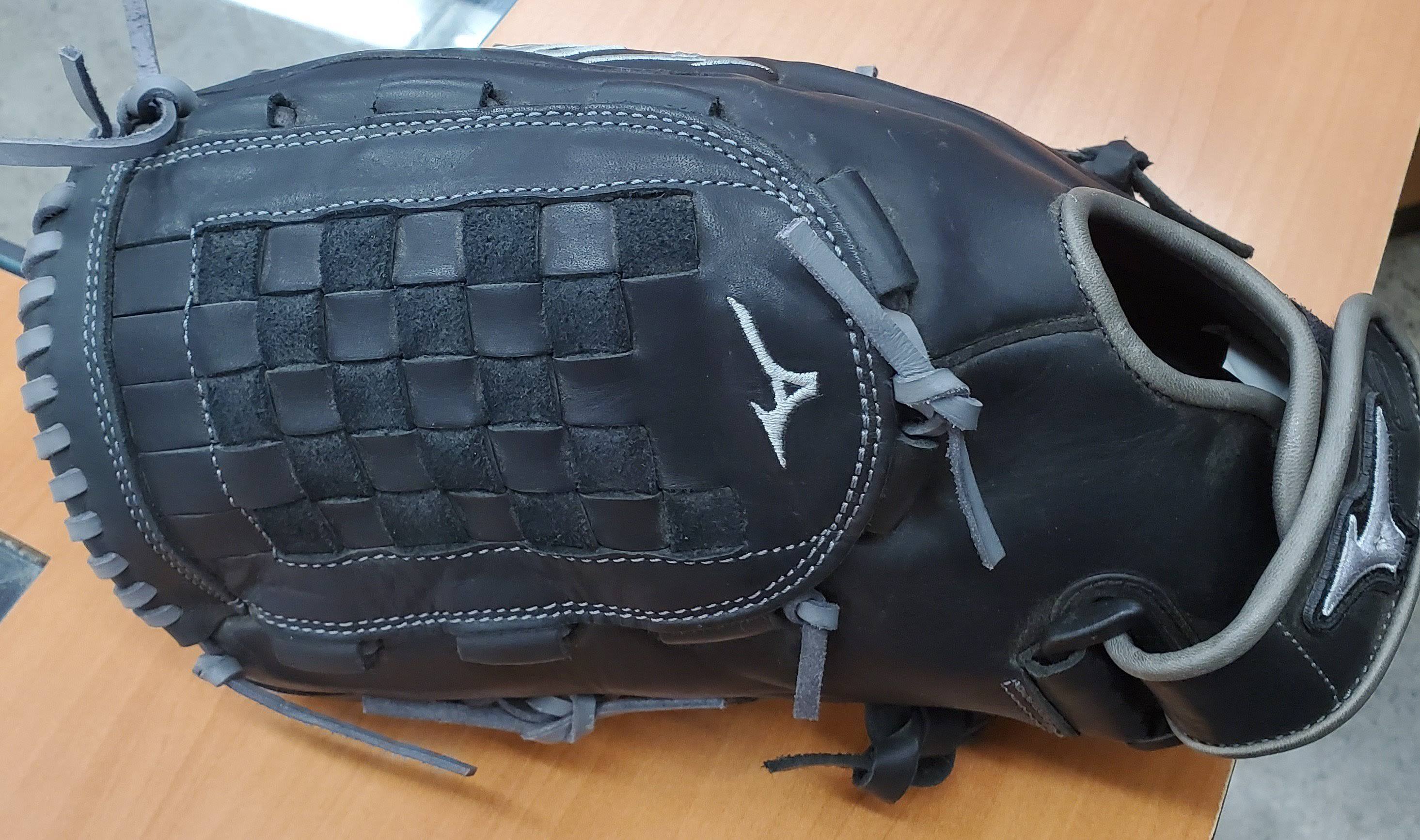 Mizuno MVP Prime SE Slowpitch Softball Glove 14x22 Black 14