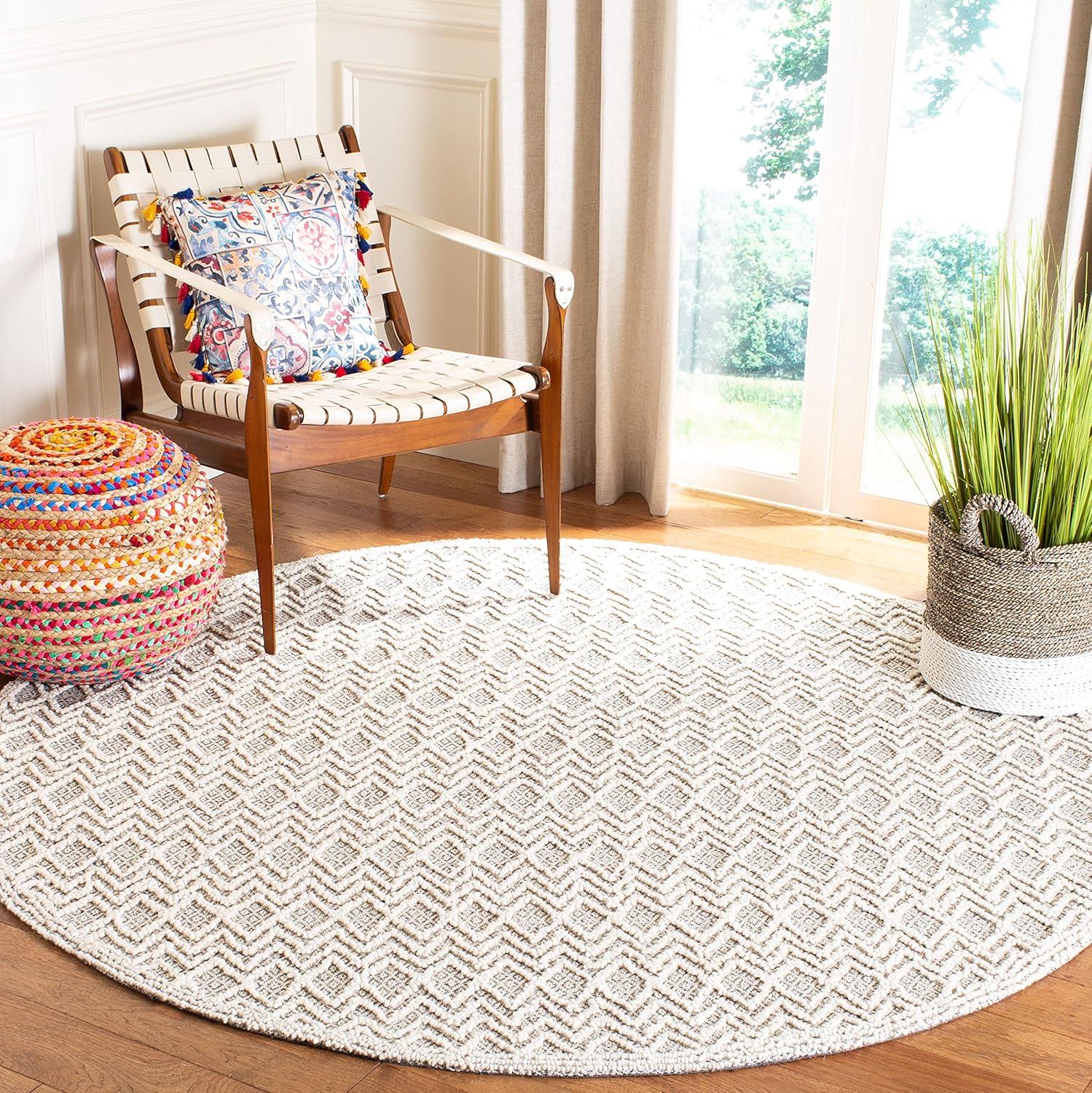 Safavieh Trace Collection TRC211F Handmade Premium Wool Area Rug, 6' x 6' Round, Grey / Black