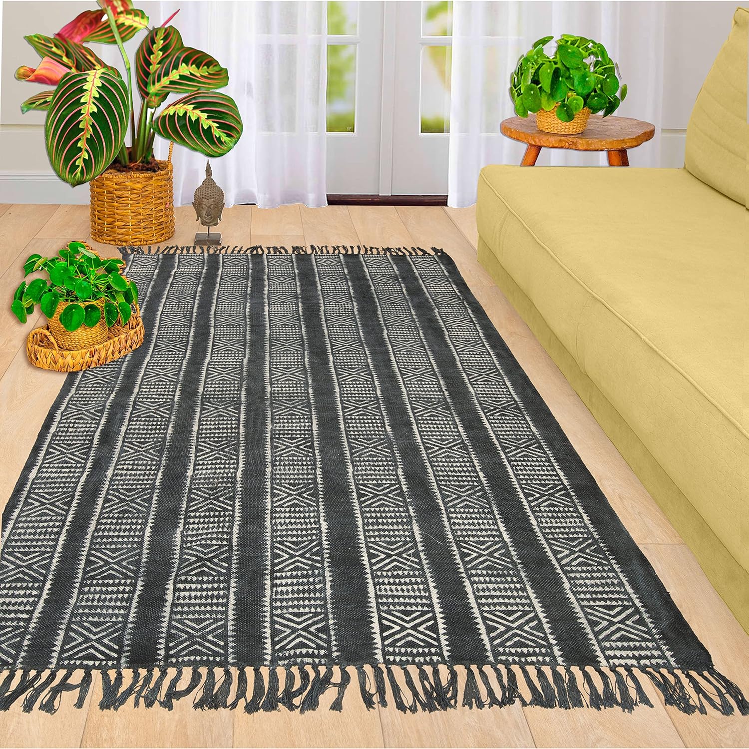 Mandala Life ART 4' x 6' Hand Made Area Rug with Hand Embroidery & Fringes - Boho Chic D&eacute;cor Carpet - Decorative Accent Piece for You Living Room , Bedroom , Patio or Kids Room