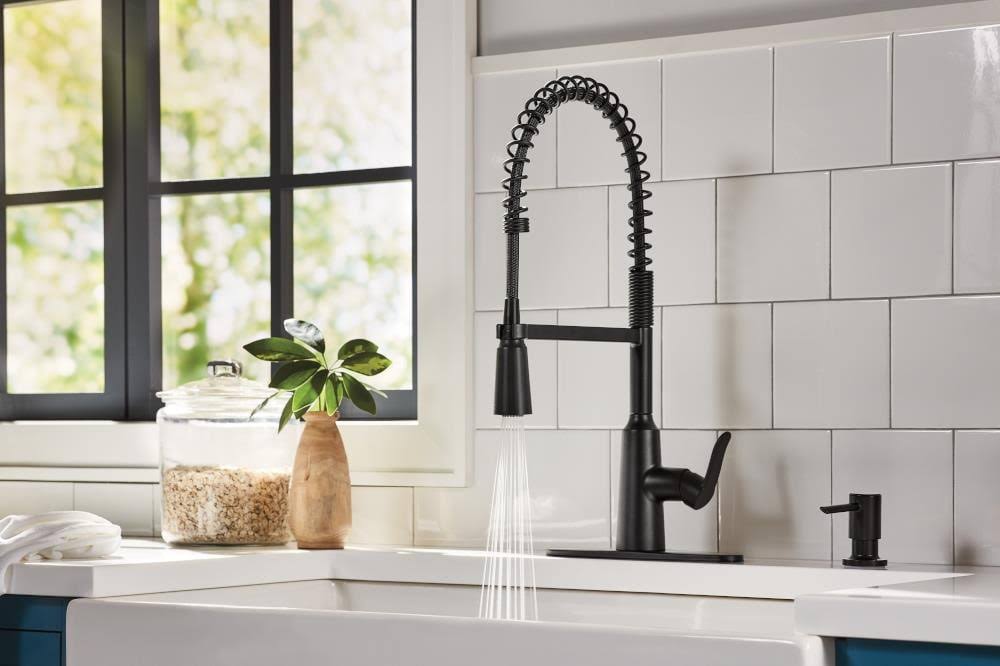 Moen Edwyn 87807BL Matte Black 1-Handle Deck-Mount Pull-Down Handle Kitchen Faucet (Deck Plate Included)