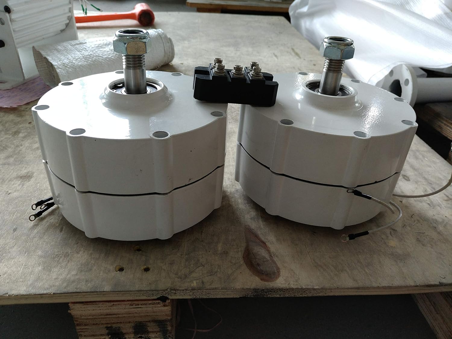 600W Permanent Magnet Generator 12V 24V 48V Dynamo 3 Phase Gearless Electric Generator Free Energy AC Alternator Use For Water Wind Turbine (48V, With Base)