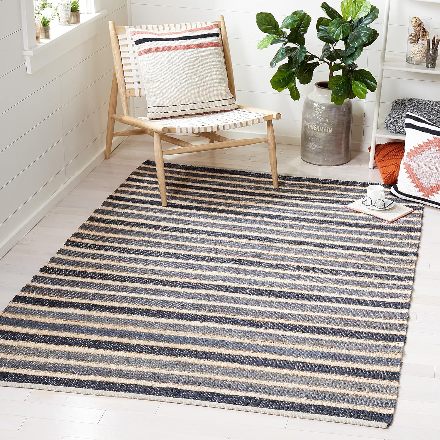 SAFAVIEH Striped Kilim Collection STK318H Handmade Premium Jute Entryway Living Room Foyer Bedroom Accent Rug, 3' x 5' , Charcoal/Ivory