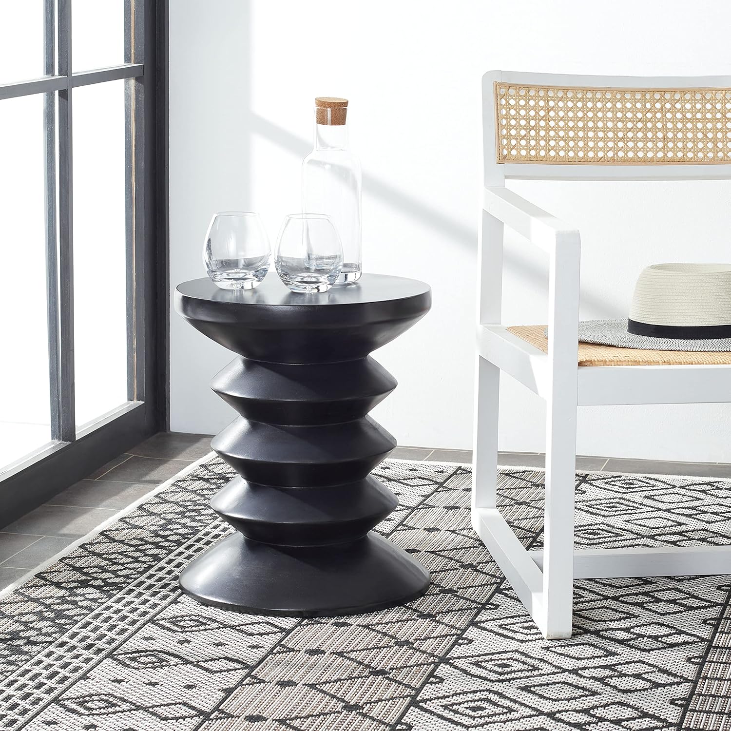 Safavieh Outdoor Collection Benaya Modern Dark Grey Concrete Accent Table (Fully Assembled) VNN1032A