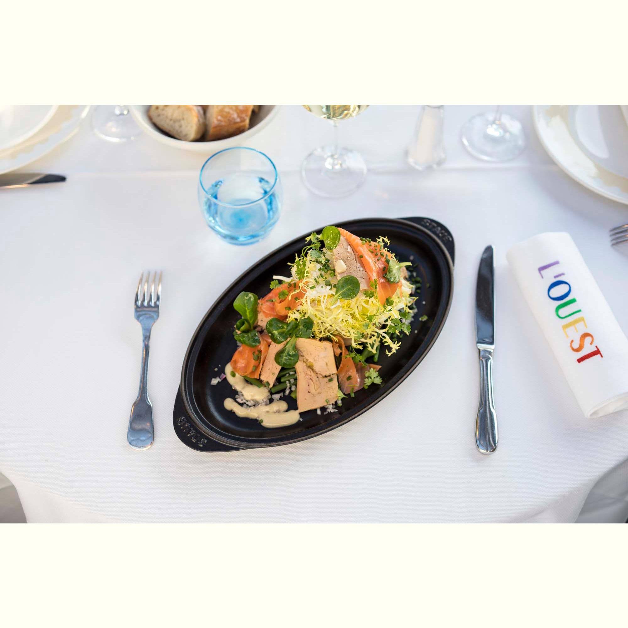 Staub Cast Iron 14.5x22 Covered Fish Pan, Black Matte