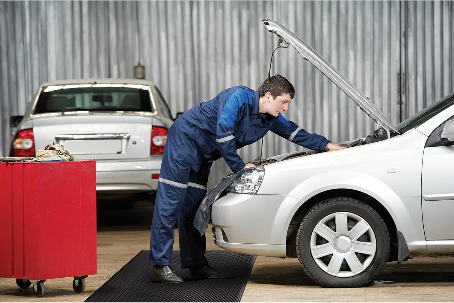 Genuine Joe Anti-Fatigue Mat with Vinyl Foam, Beveled Edge, 3 by 12-Feet, Black