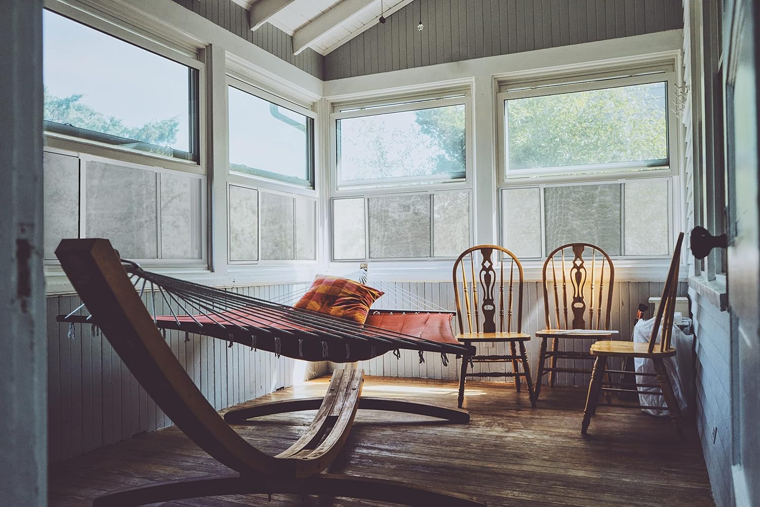 Maxshore North Adjustable Window Screen 20 H x 28-53 W inches - 2 Pack Extendable Powder Coated Aluminum Frame - Complete with Fiberglass Mesh Screen and Felt Weatherstripping