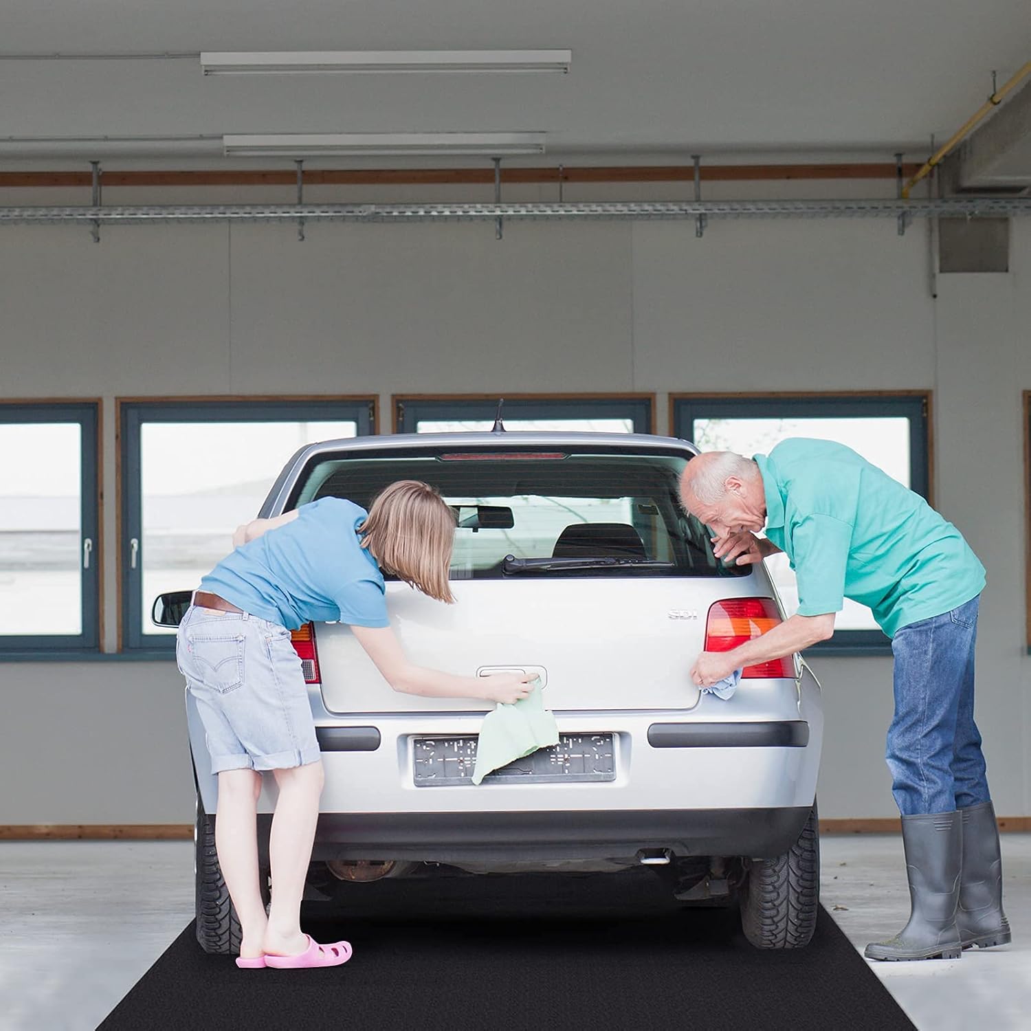 Large Oil Spill Mat 6.6 x 16.4ft - Absorbent Oil Mat Garage Floor Mat Oil Leak Mat Oil Drip Mat for Under Car Contains Liquids Waterproof Reusable Durable for Garage Shop Floor Driveway (Black)