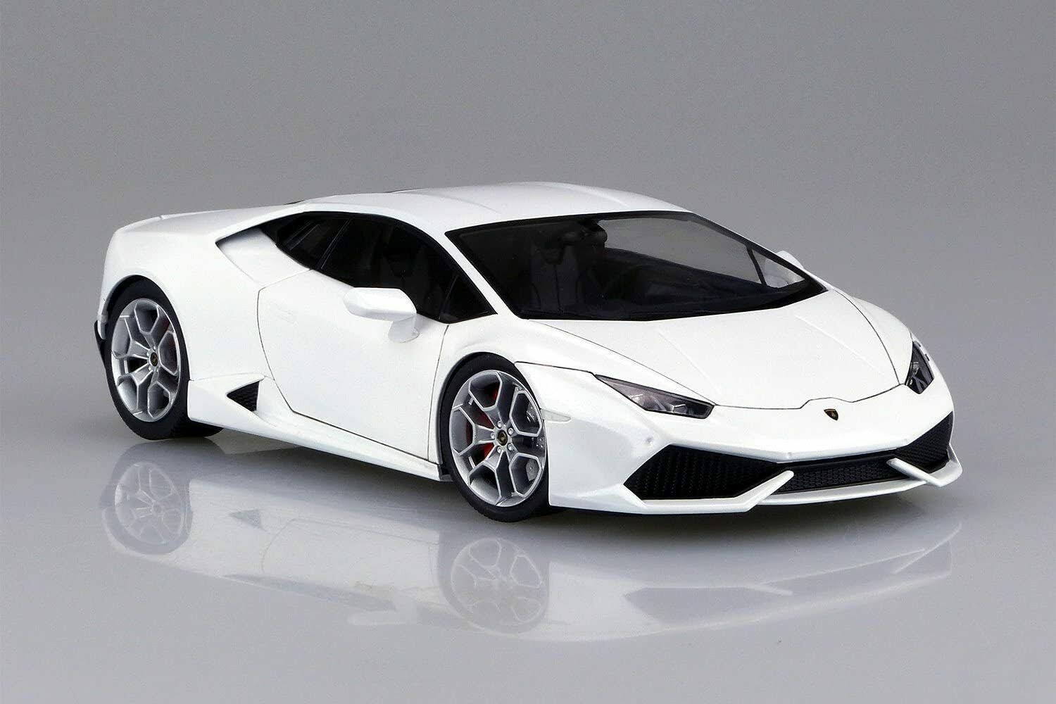 Aoshima Lamborghini Huracan Lp610-4, 1/24 Scale