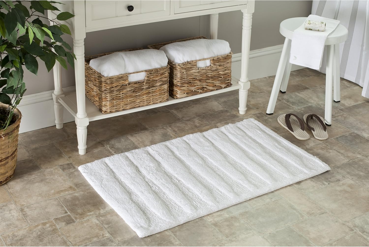 Safavieh Plush Master Bath Collection PMB629W Handmade White Cotton Bath Mat, 2 feet 3 inches by 3 feet 9 inches (2'3