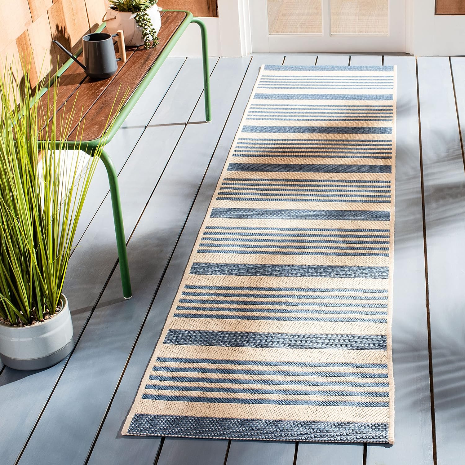 SAFAVIEH Beach House Collection BHS222M Stripe Indoor/ Outdoor Non-Shedding Easy Cleaning Patio Backyard Porch Deck Mudroom Accent Rug, 2'2