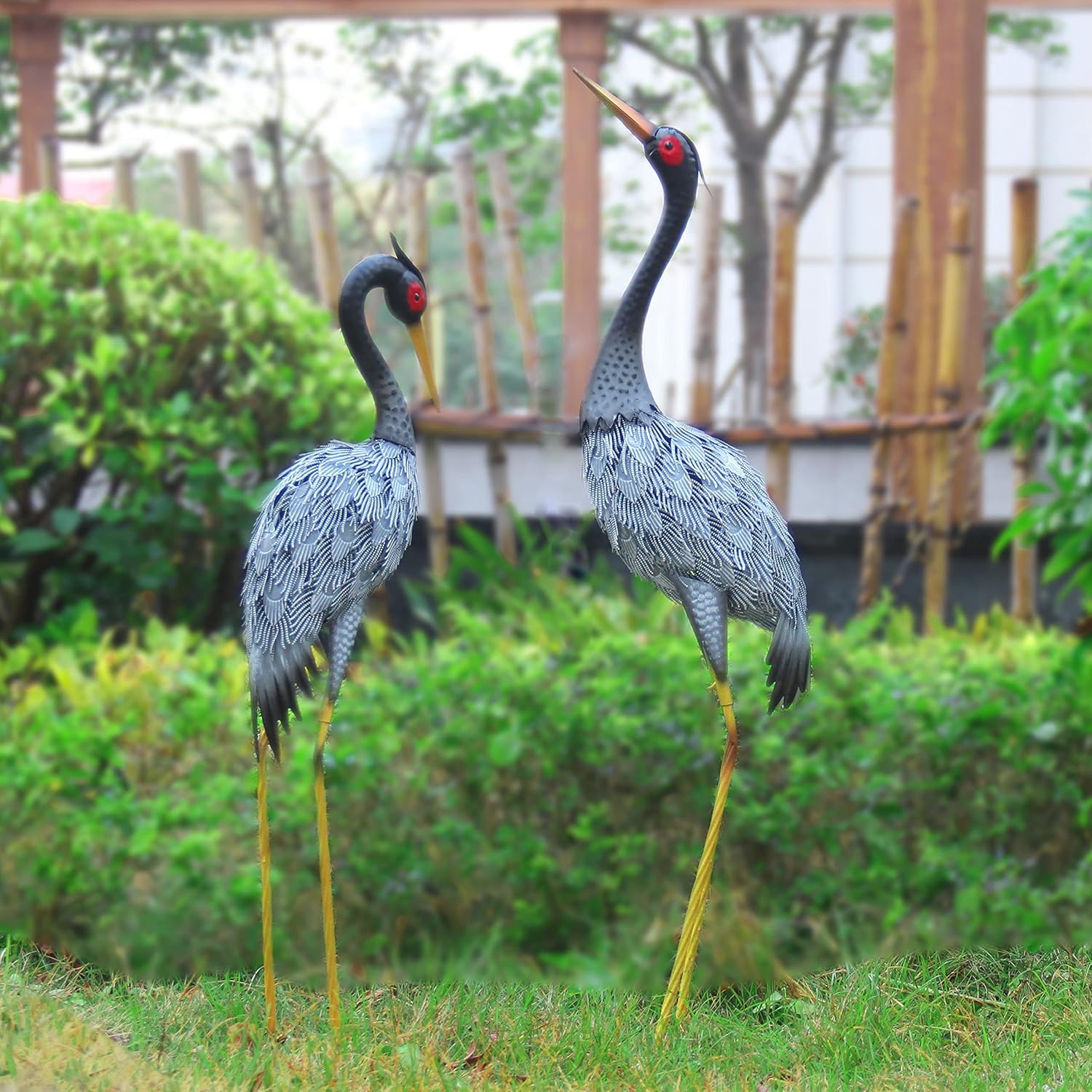 Oritty Crane Garden Statue D&eacute;cor, Metal Crane Yard Art for Outdoor Patio Lawn Backyard Pool, Garden Sculpture & Statues, Set of 2, Black and White