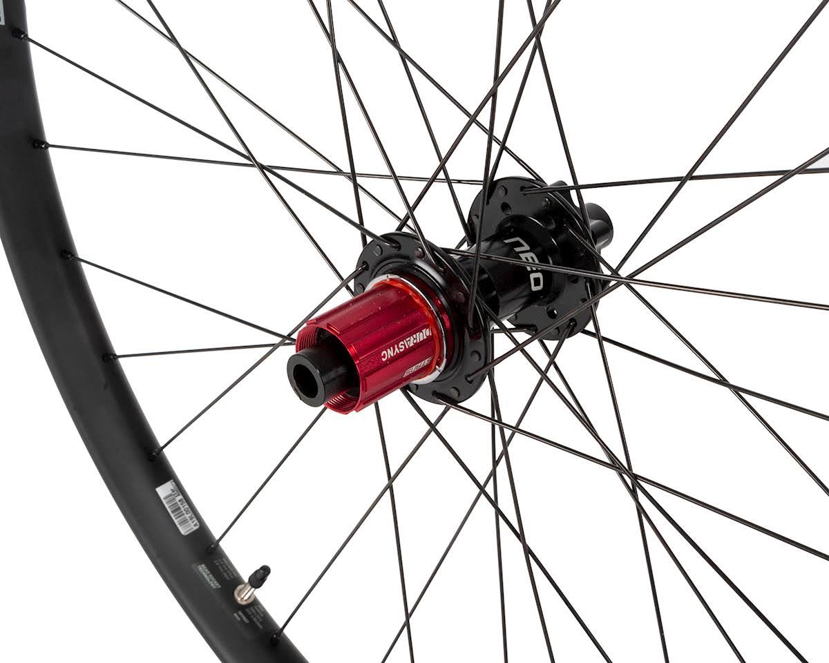 Stan&s No Tubes Flow CB7 Rear Wheel - 27.5x22 12 x 148mm 6-Bolt HG 11 Black