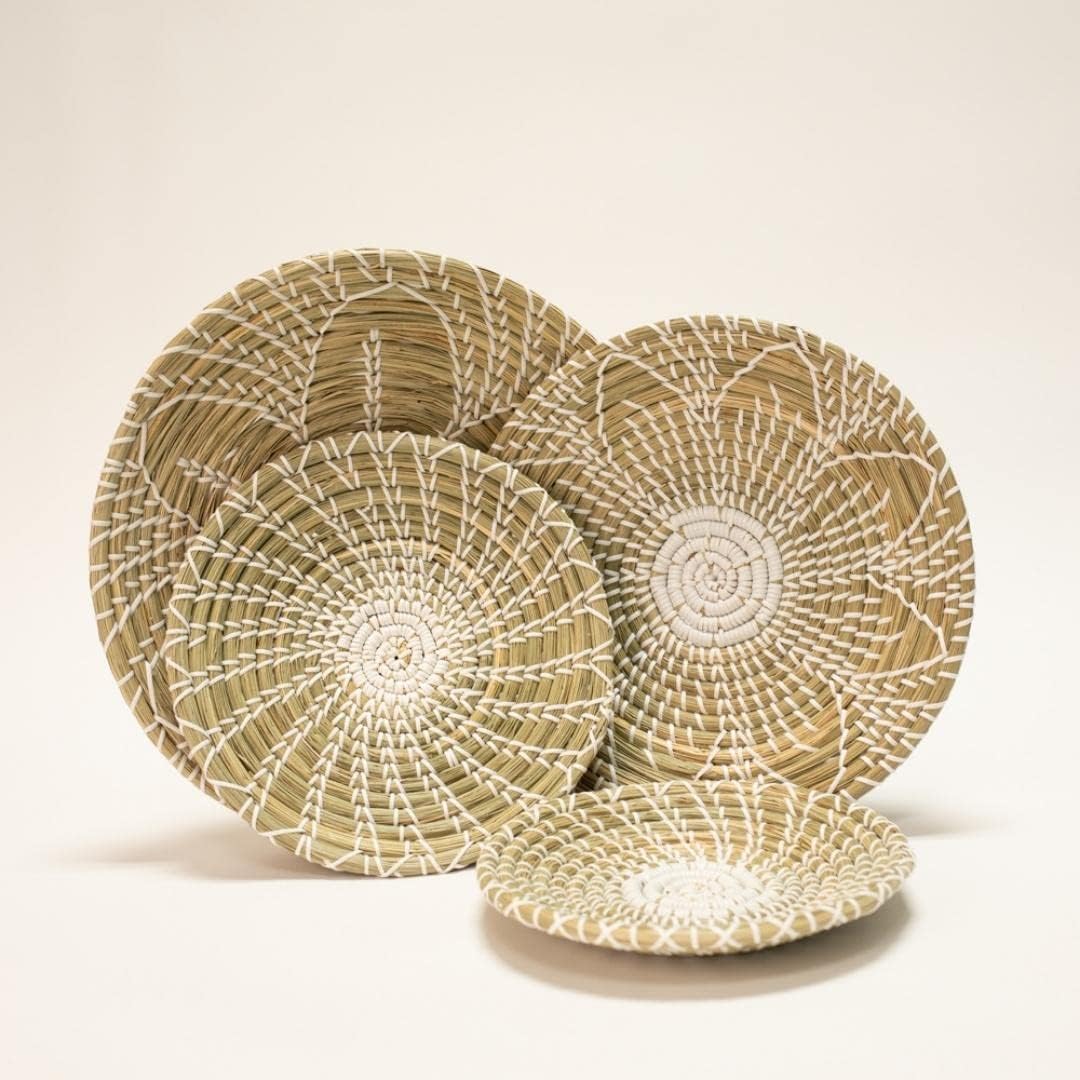 Ambyguous Wicker Wall Baskets Hanging Decor Set of 4, Handmade Decorative Boho Wicker Baskets, Round Flat Seagrass Baskets for Living Room, Bedroom, Office and Home Decorations with Hanging Hooks Pack of 2