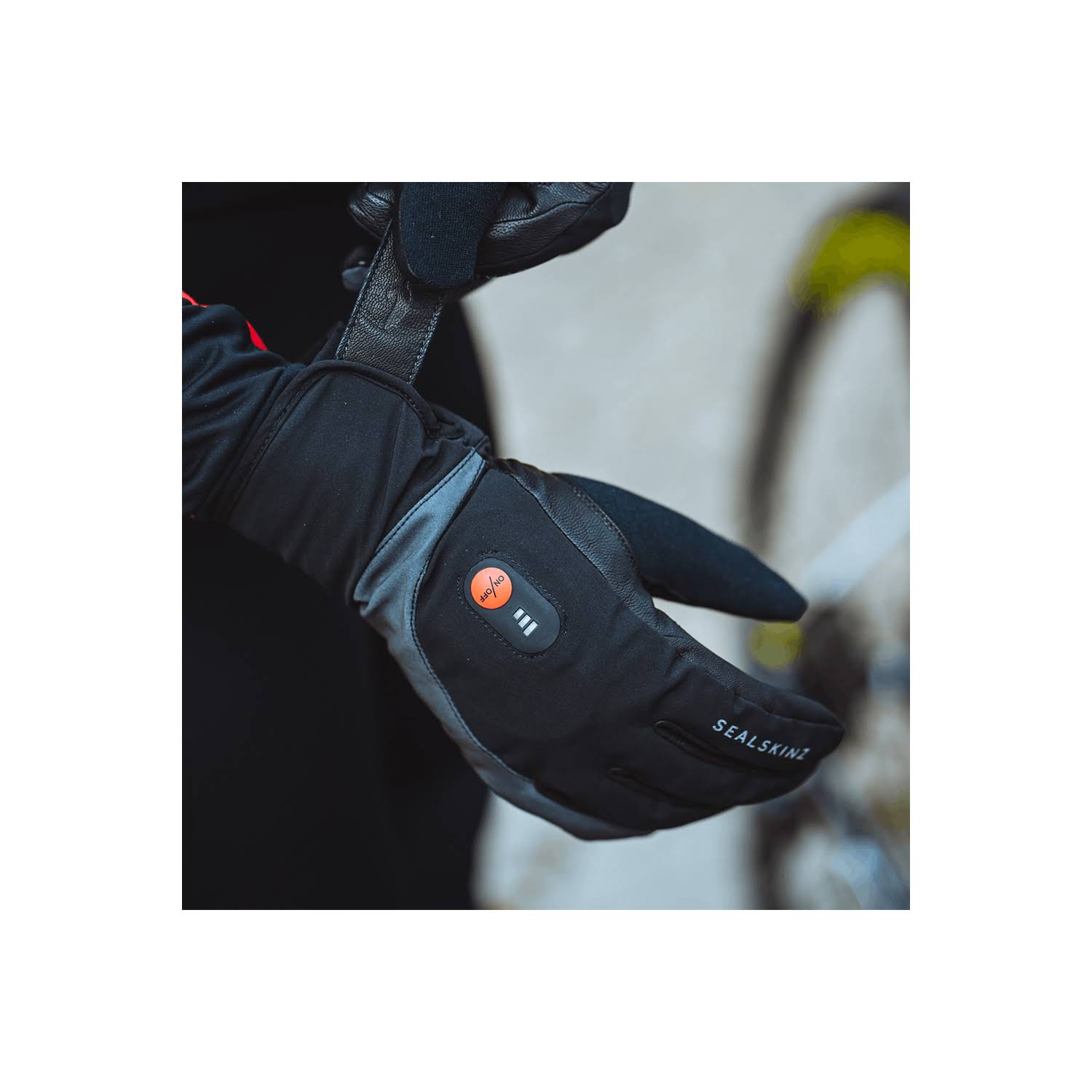 Sealskinz Waterproof Heated Cycle Gloves - Black / Medium