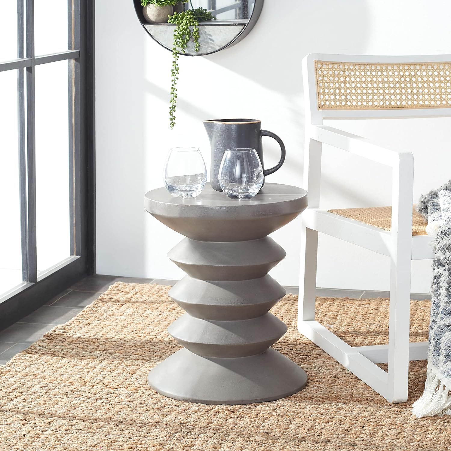 Safavieh Outdoor Collection Benaya Modern Dark Grey Concrete Accent Table (Fully Assembled) VNN1032A