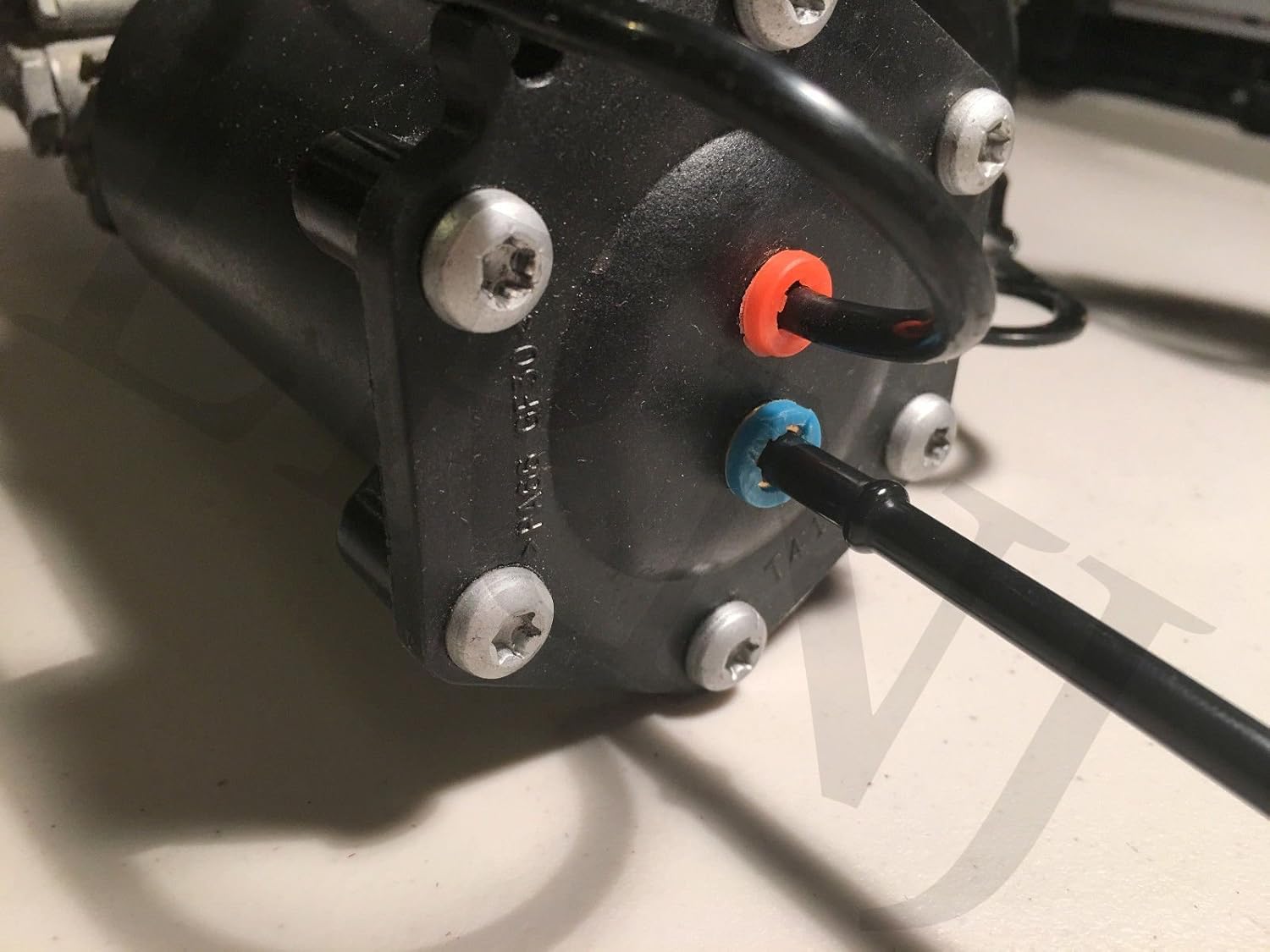 BRITPART PIPE AIR LINES REPAIR KIT FOR AIR SUSPENSION COMPRESSOR INSTALLATION COMPATIBLE WITH LAND ROVER LR3 / DISCOVERY 3 2005-2009 HITACHI TYPE AIR SUSPENSION COMPRESSOR PART # DA3964