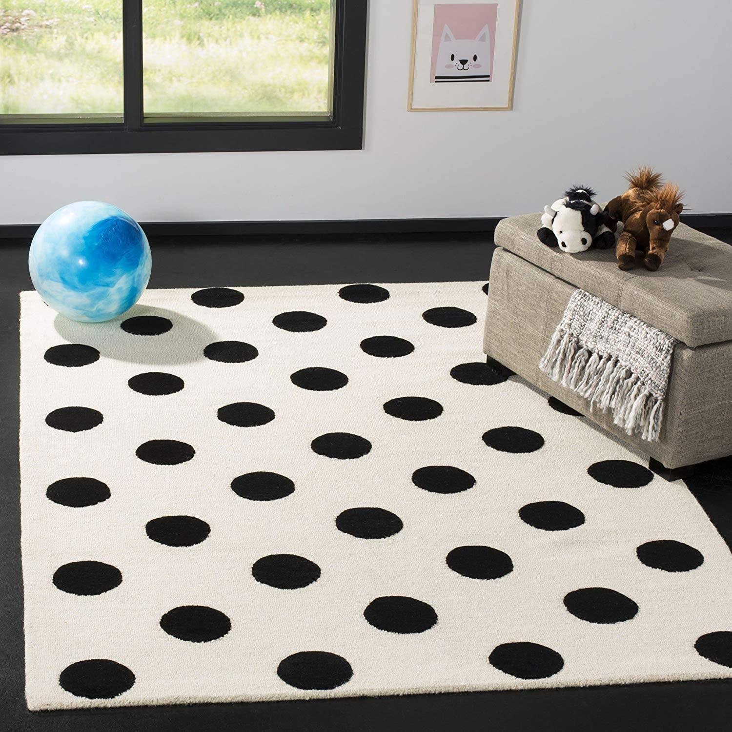 Safavieh Kids Collection SFK904D Handmade Ivory and Black Polka Dot Wool Area RU