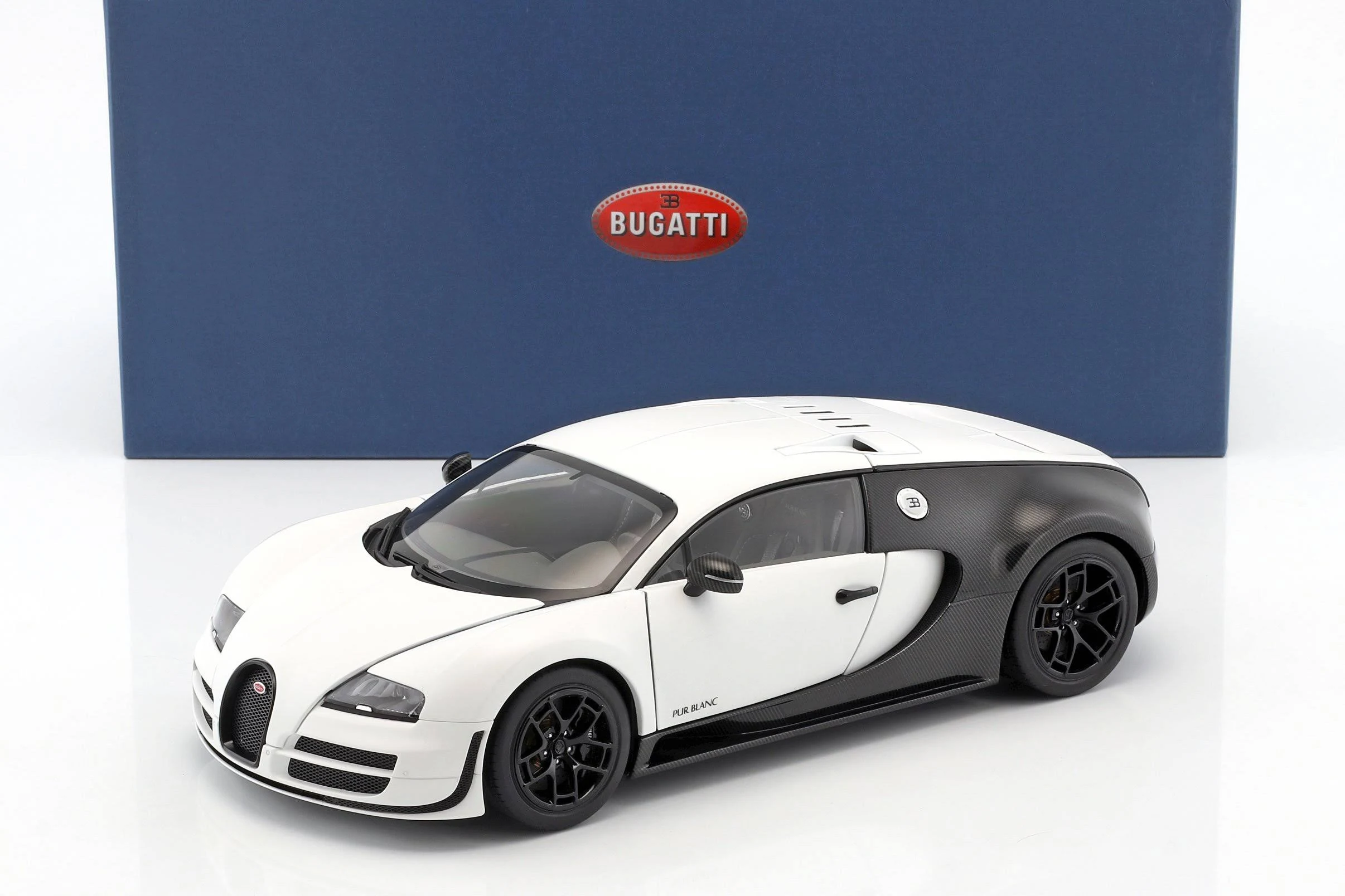 AUTOart 1/18 Bugatti Veyron Super Sport Pur Blanc White / Black