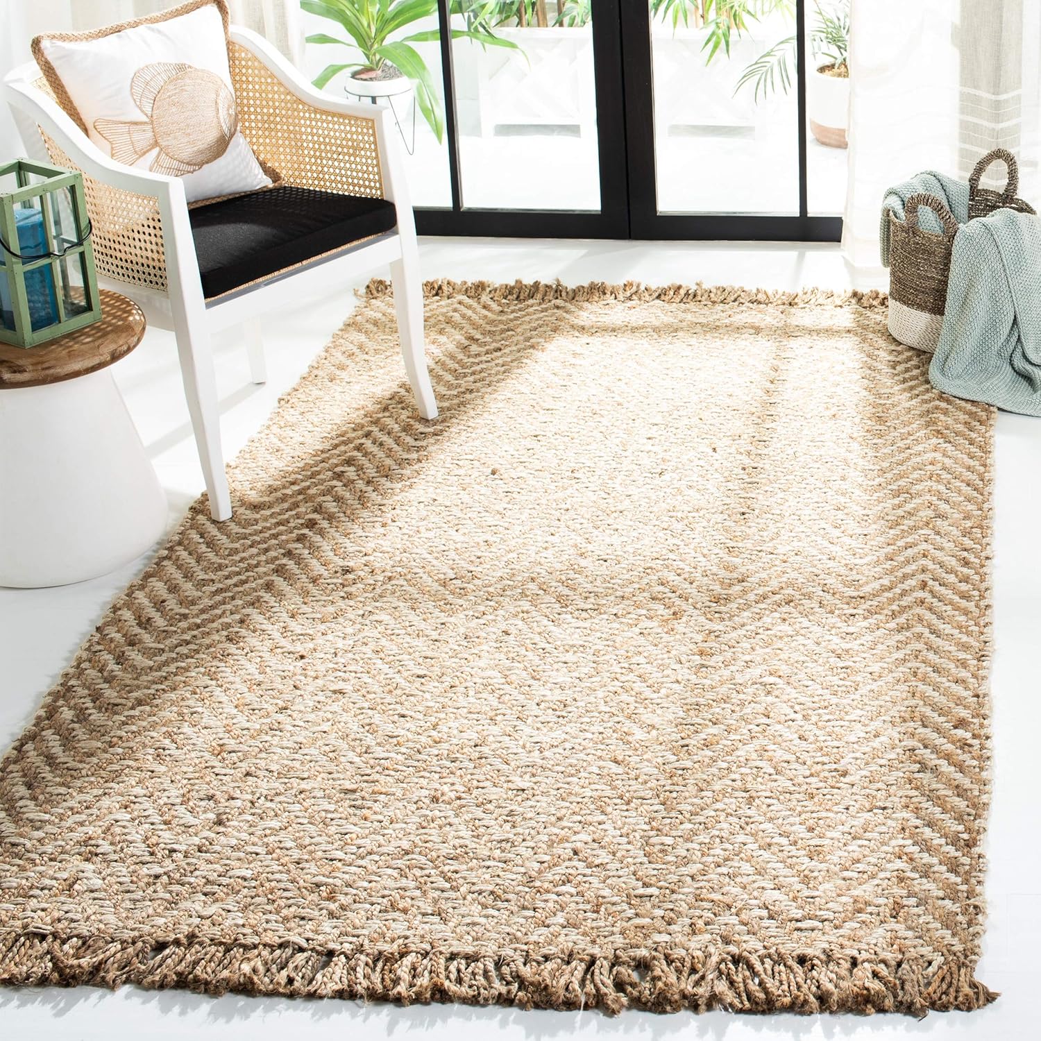 Safavieh Natural Fiber Collection NF458A Handmade Chevron Fringe Premium Jute Area Rug, 6' x 9', Bleach